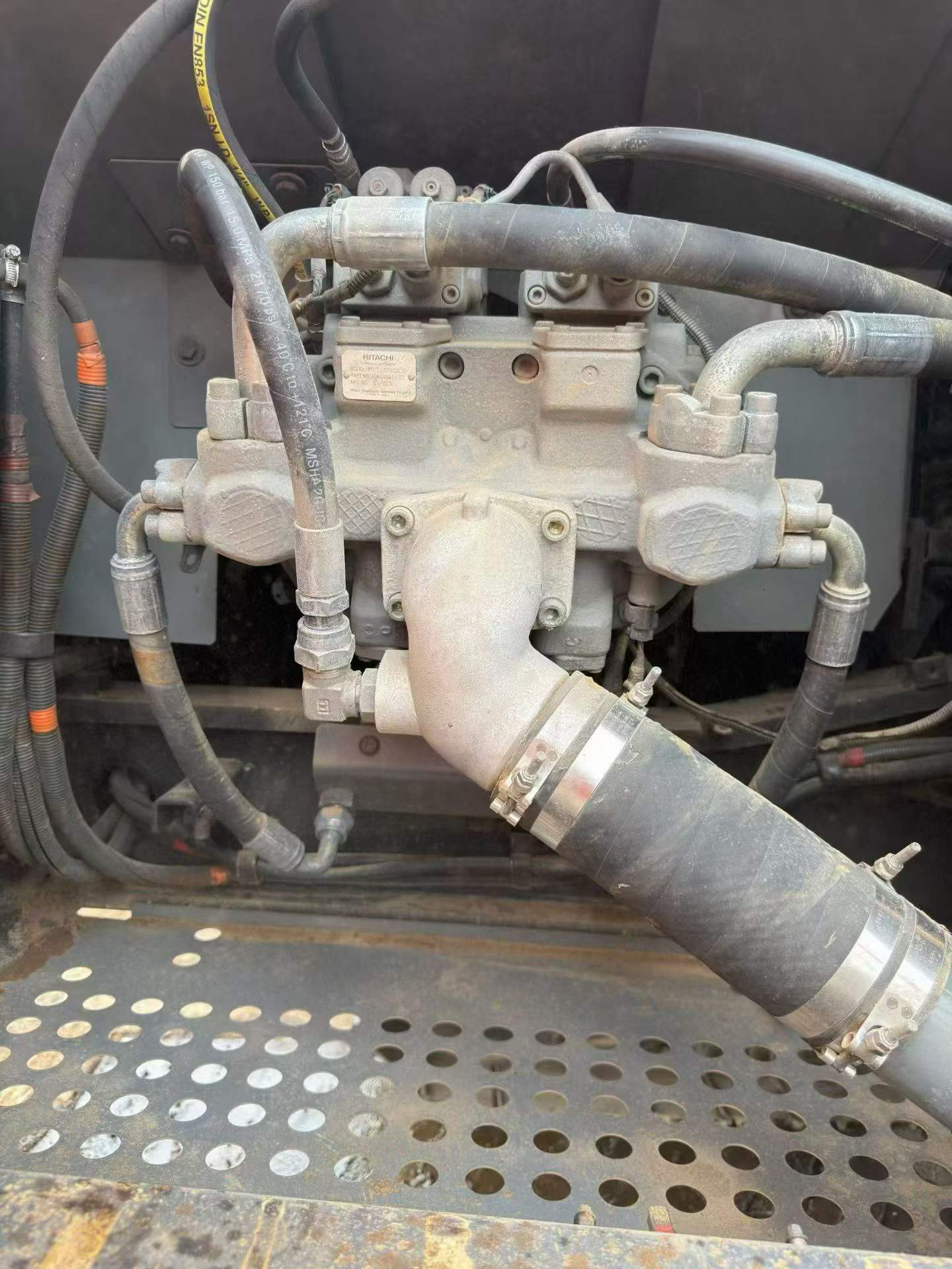 Buy Hitachi ZH200-5A Used Excavator / 6