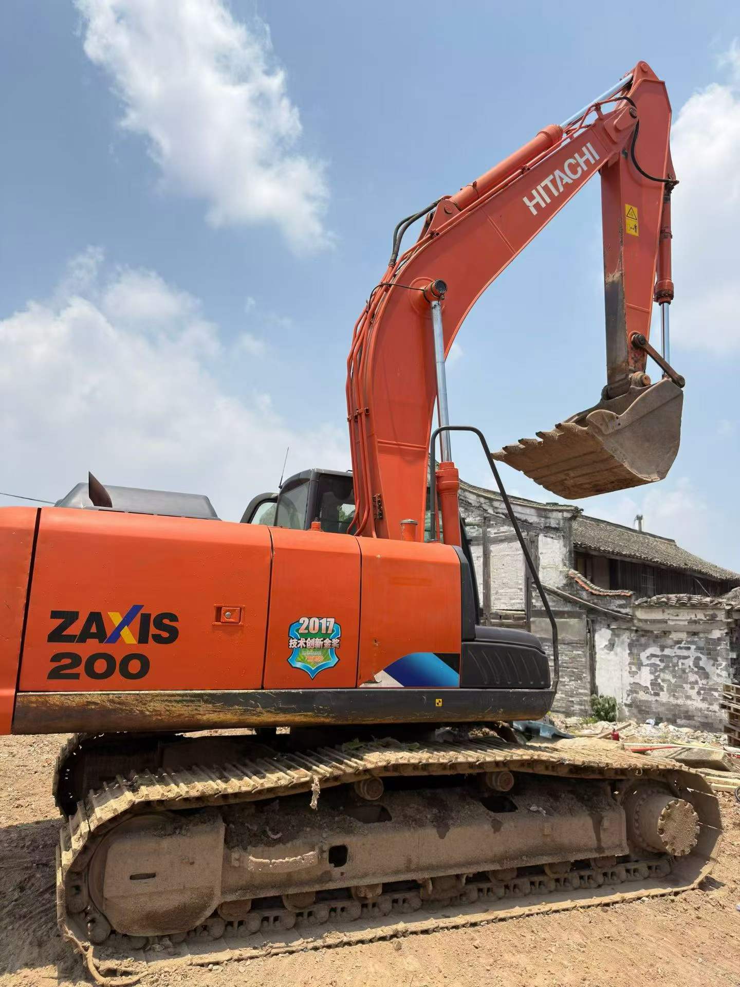 Buy Hitachi ZH200-5A Used Excavator / 2
