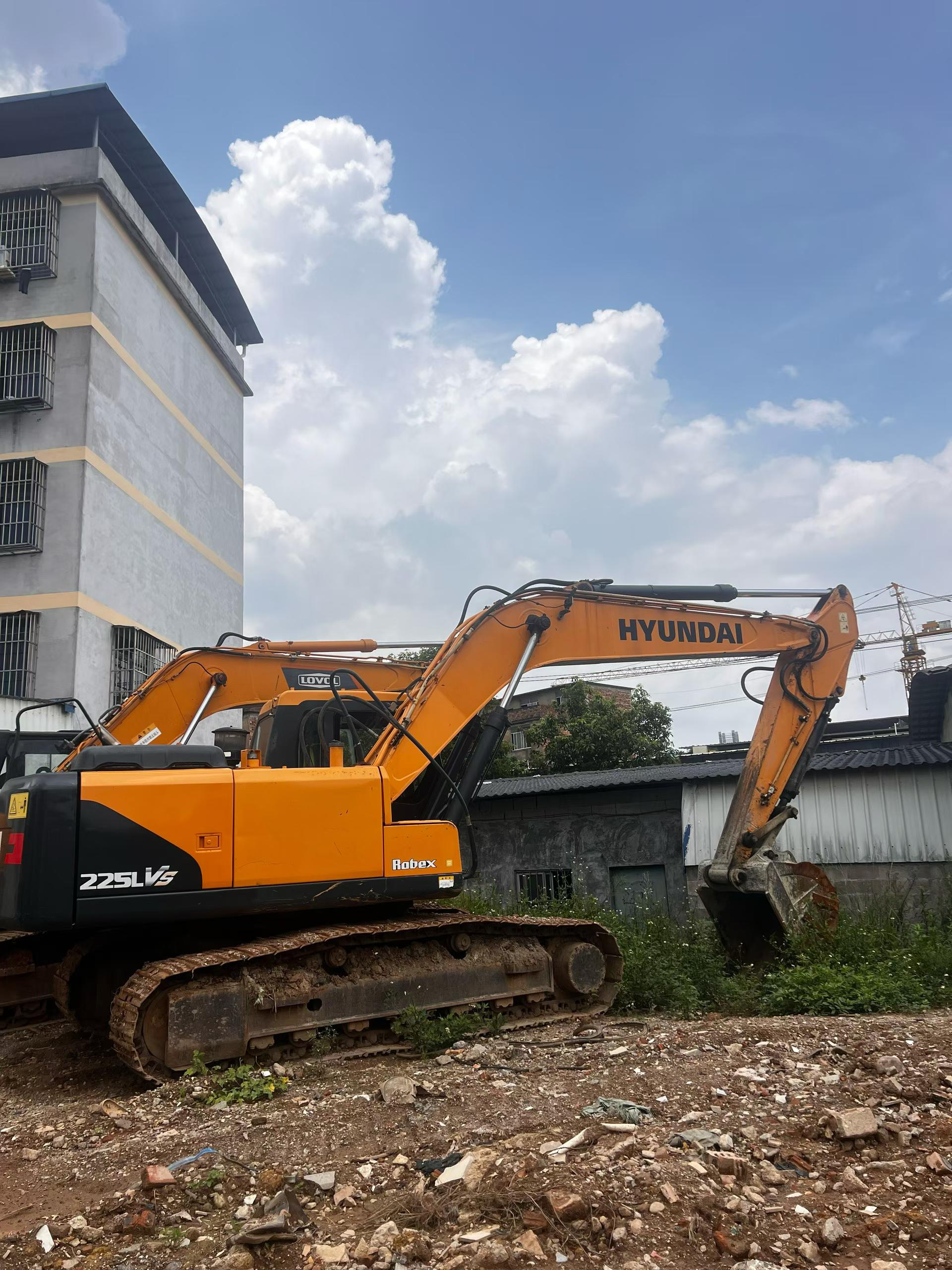Buy Hyundai R215-7 Used Excavator / 1