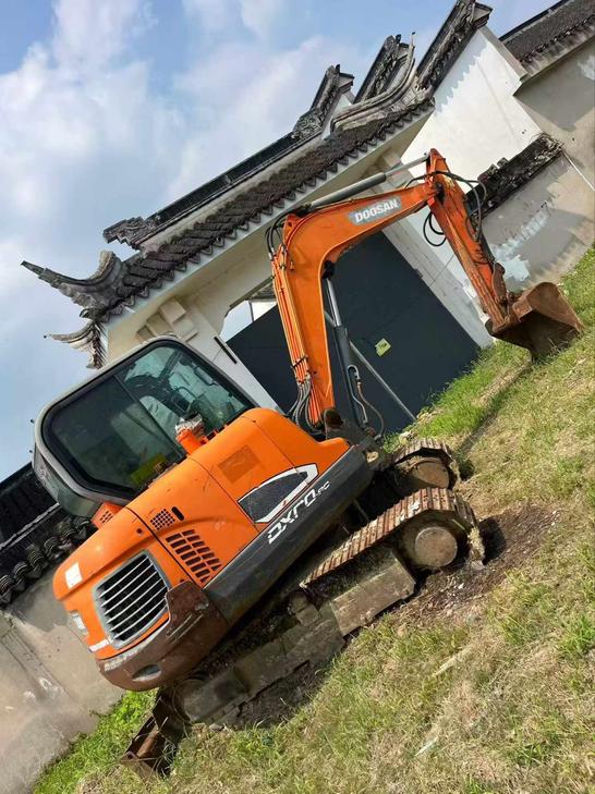 Buy Doosan DH55 Used Excavator / 1