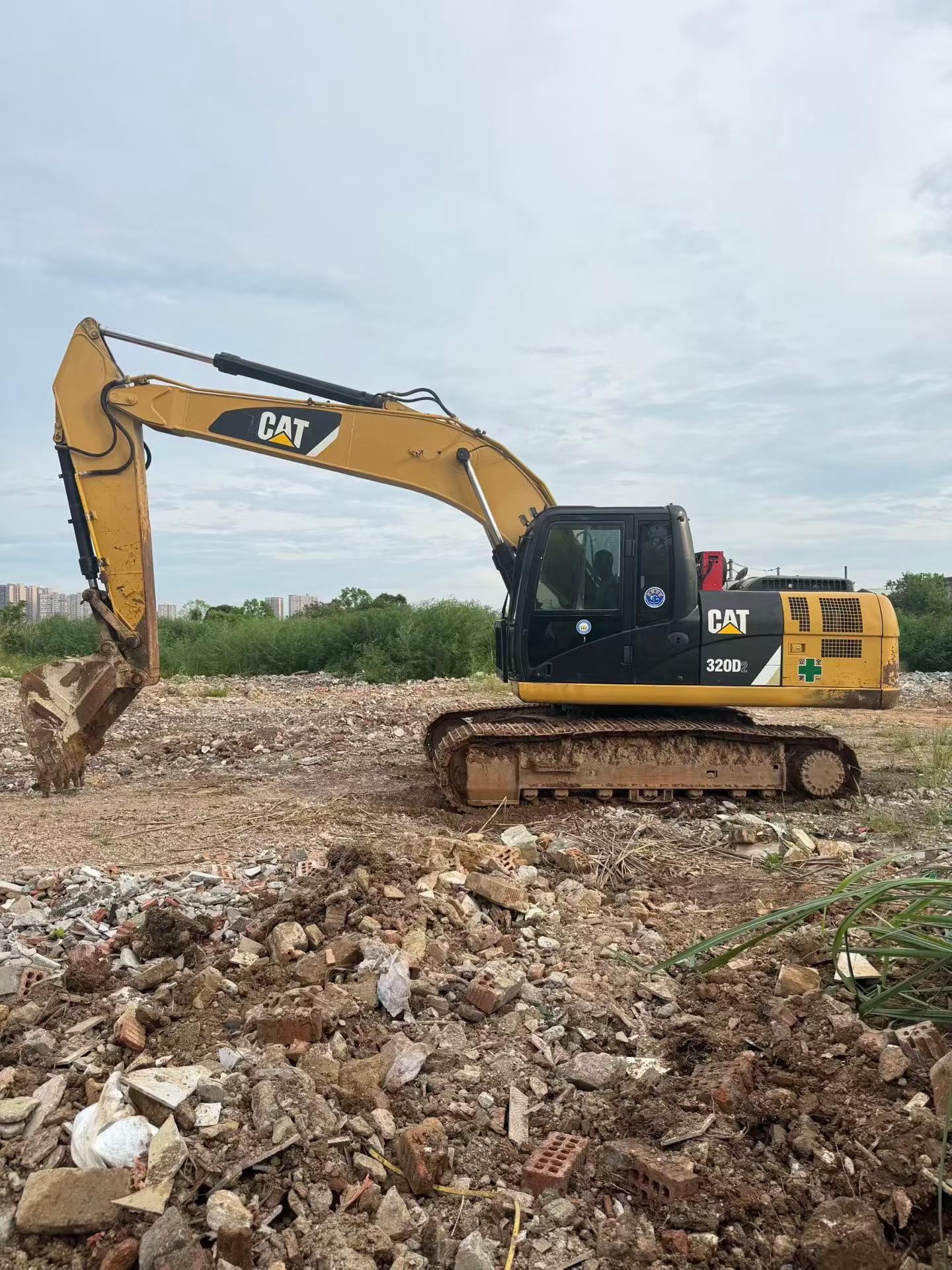Buy Caterpillar 320D Used Excavator / 1