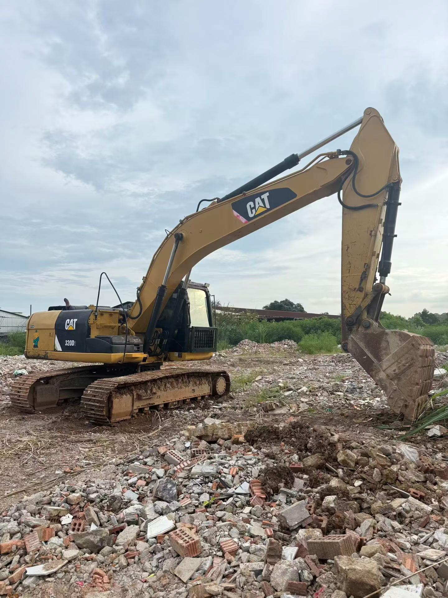 Buy Caterpillar 320D Used Excavator / 3 Buy Caterpillar 320D Used Excavator / 3