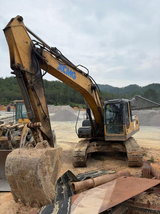 Buy XCMG XE215 Used Excavator / 1