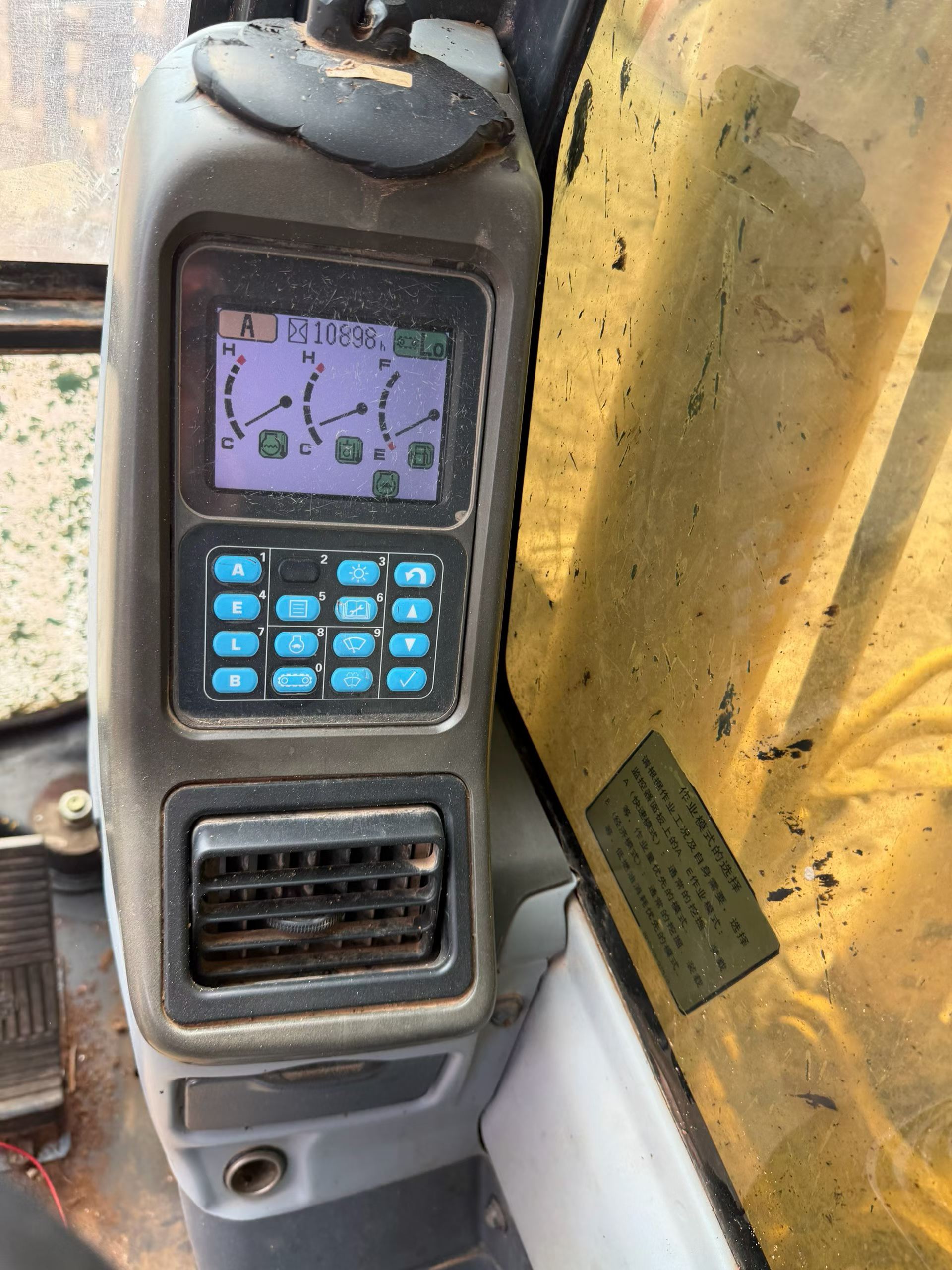 Buy Komatsu PC160-7 Used Excavator / 7 Buy Komatsu PC160-7 Used Excavator / 7