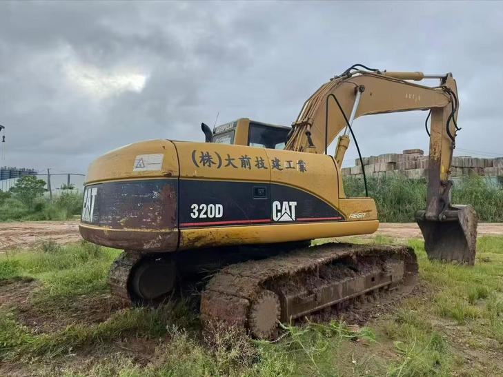 Buy Caterpillar 320C Used Excavator / 1