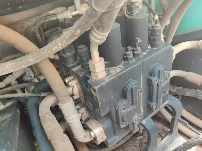 Buy Kobelco SK210-6 Used Excavator / 7 Buy Kobelco SK210-6 Used Excavator / 7