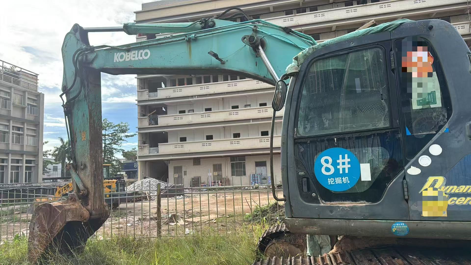 Buy Kobelco SK200-10 Used Excavator / 2 Buy Kobelco SK200-10 Used Excavator / 2