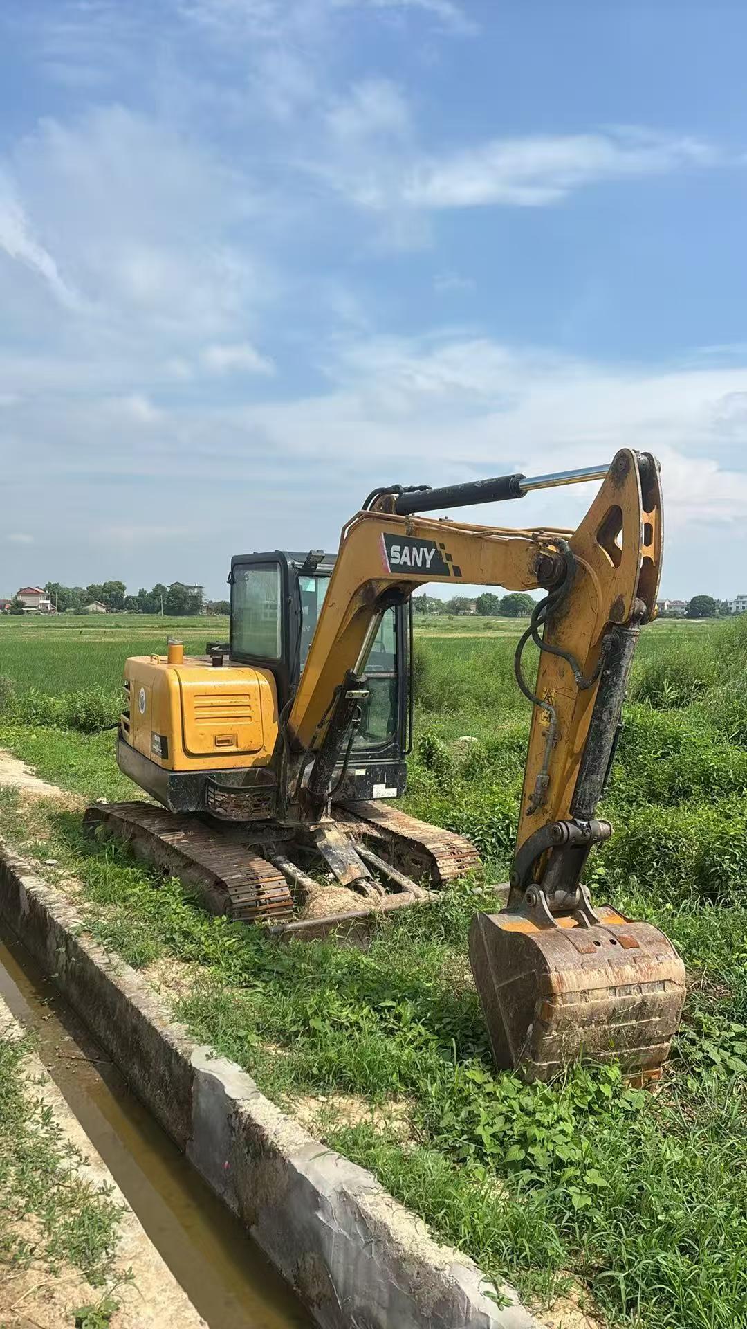 Buy Sany SY55 Used Excavator / 2 Buy Sany SY55 Used Excavator / 2