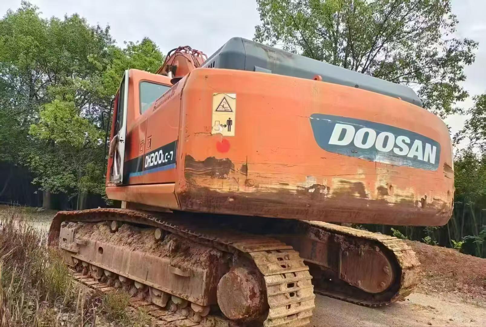 Buy Doosan DH300-7 Used Excavator / 7