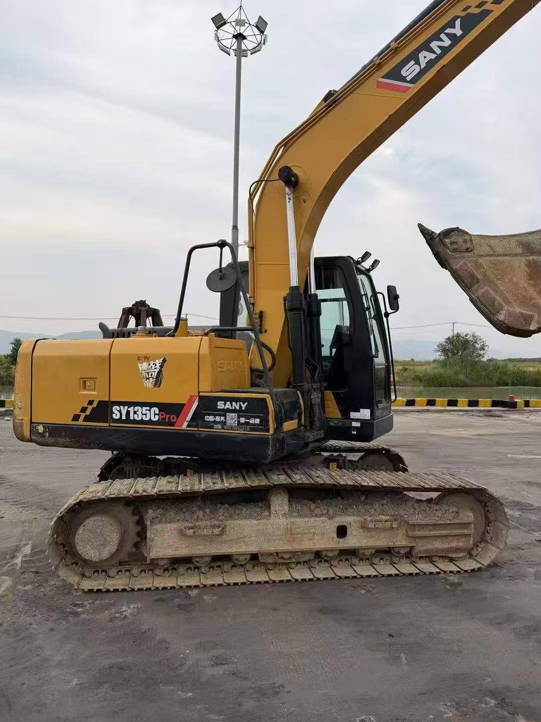 Buy Sany SY135 Used Excavator / 2 Buy Sany SY135 Used Excavator / 2