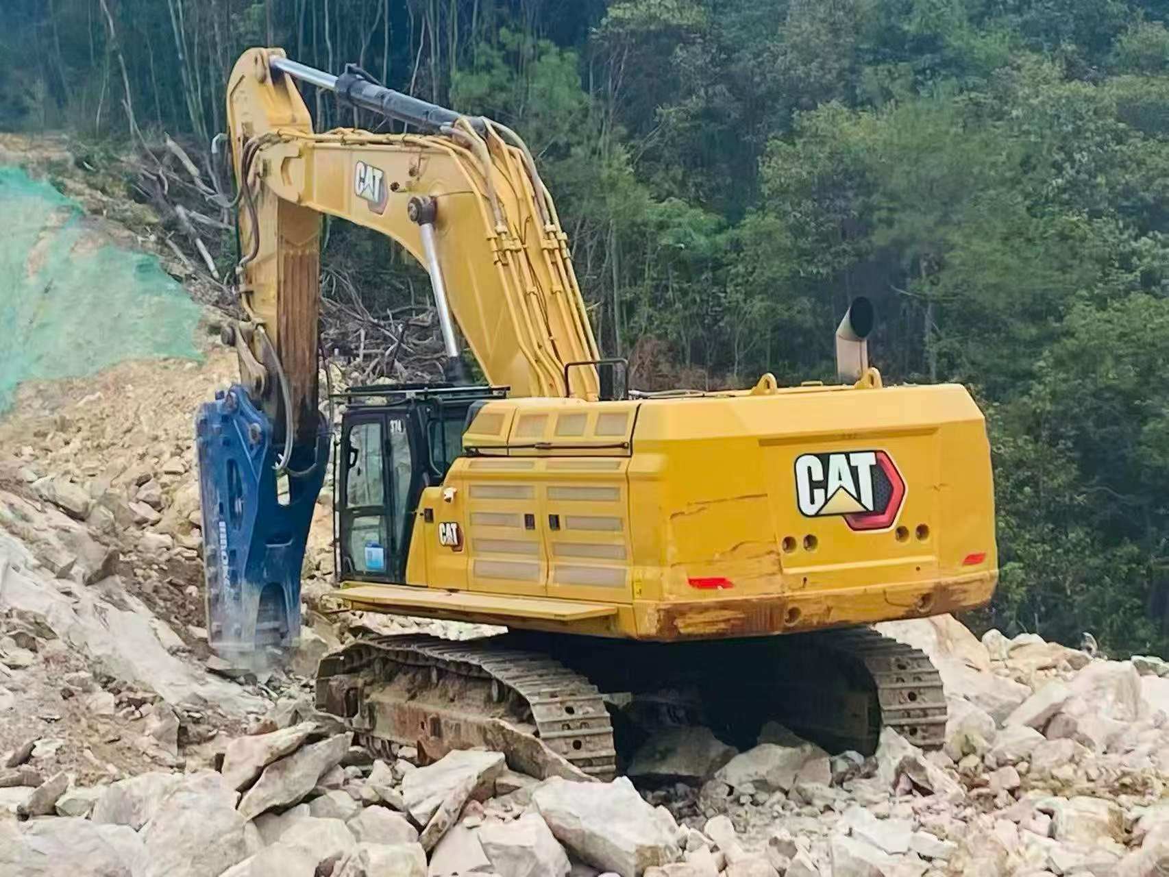 Buy Caterpillar 374D Used Excavator / 1