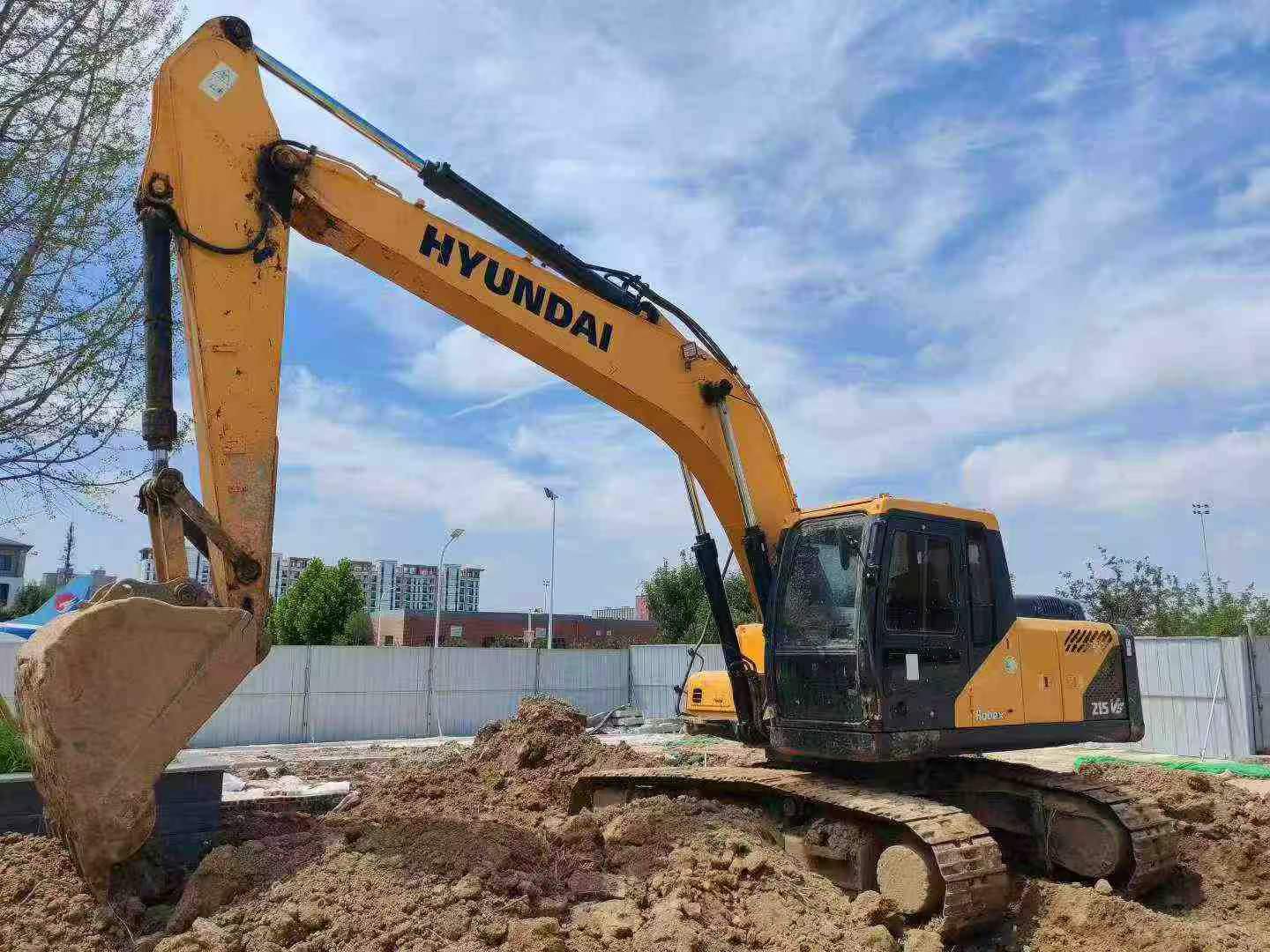 Buy Hyundai R215VS Used Excavator / 2 Buy Hyundai R215VS Used Excavator / 2