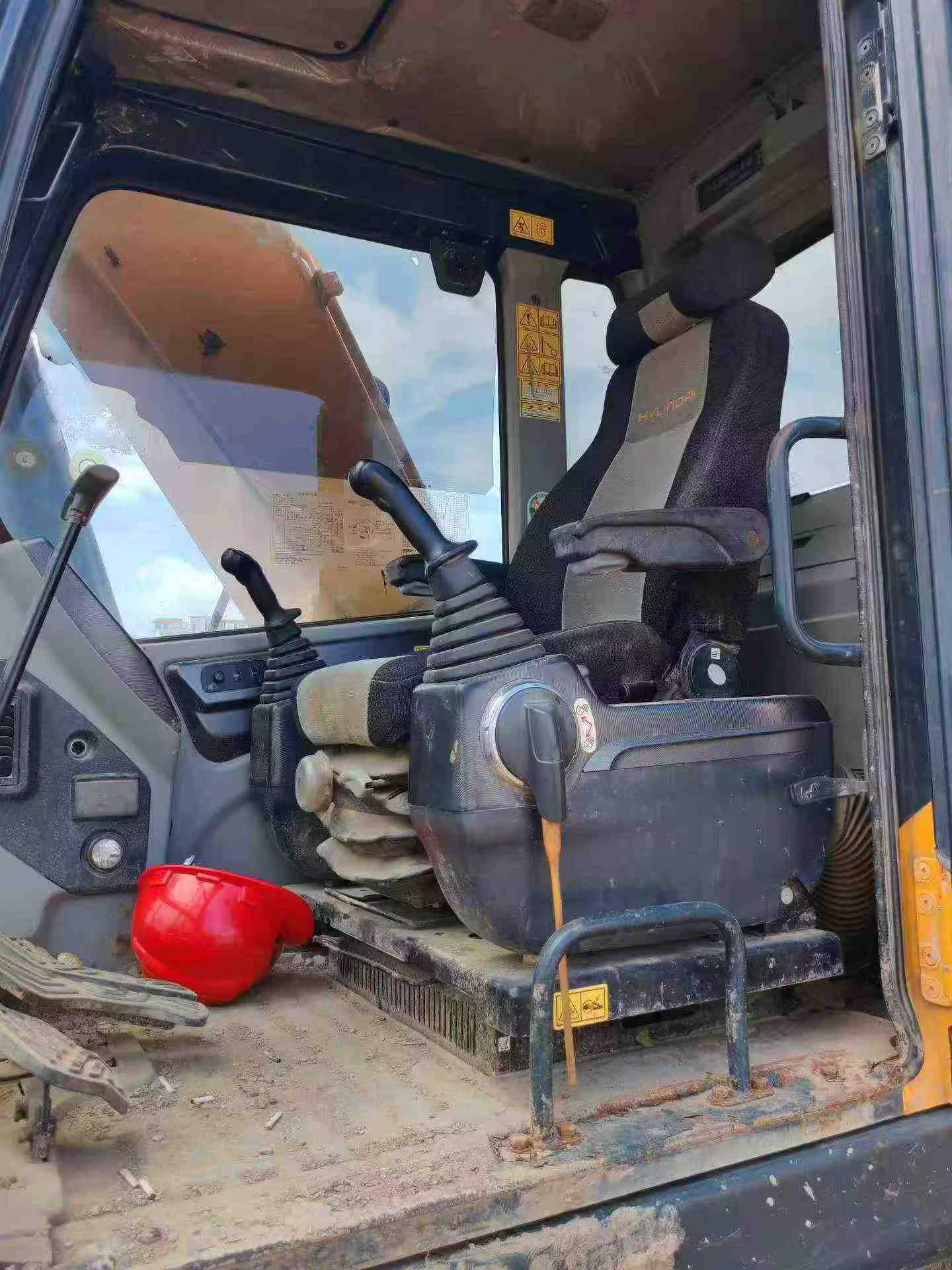 Buy Hyundai R215VS Used Excavator / 9 Buy Hyundai R215VS Used Excavator / 9