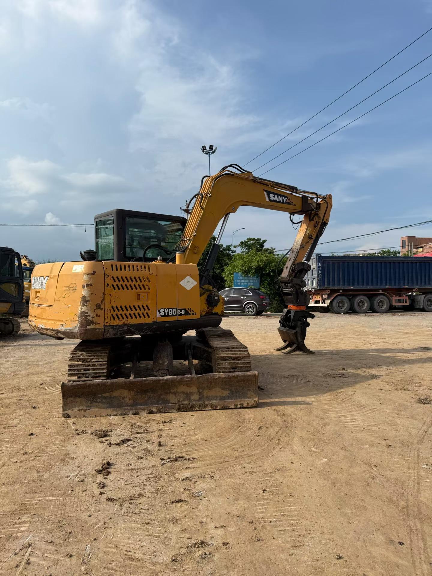Buy Sany SY95C Used Excavator / 3 Buy Sany SY95C Used Excavator / 3