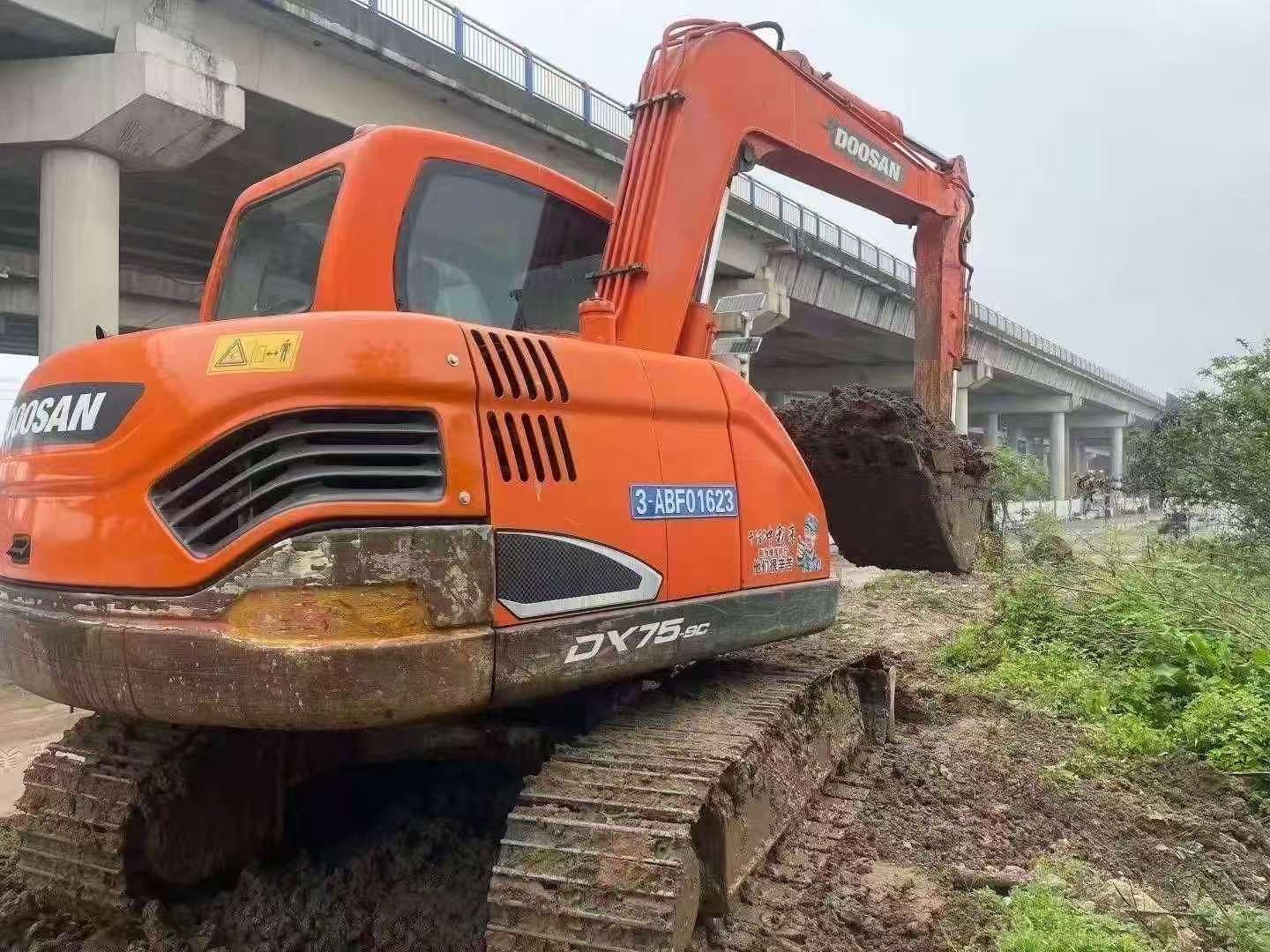 Buy Doosan DX75 Used Excavator / 1