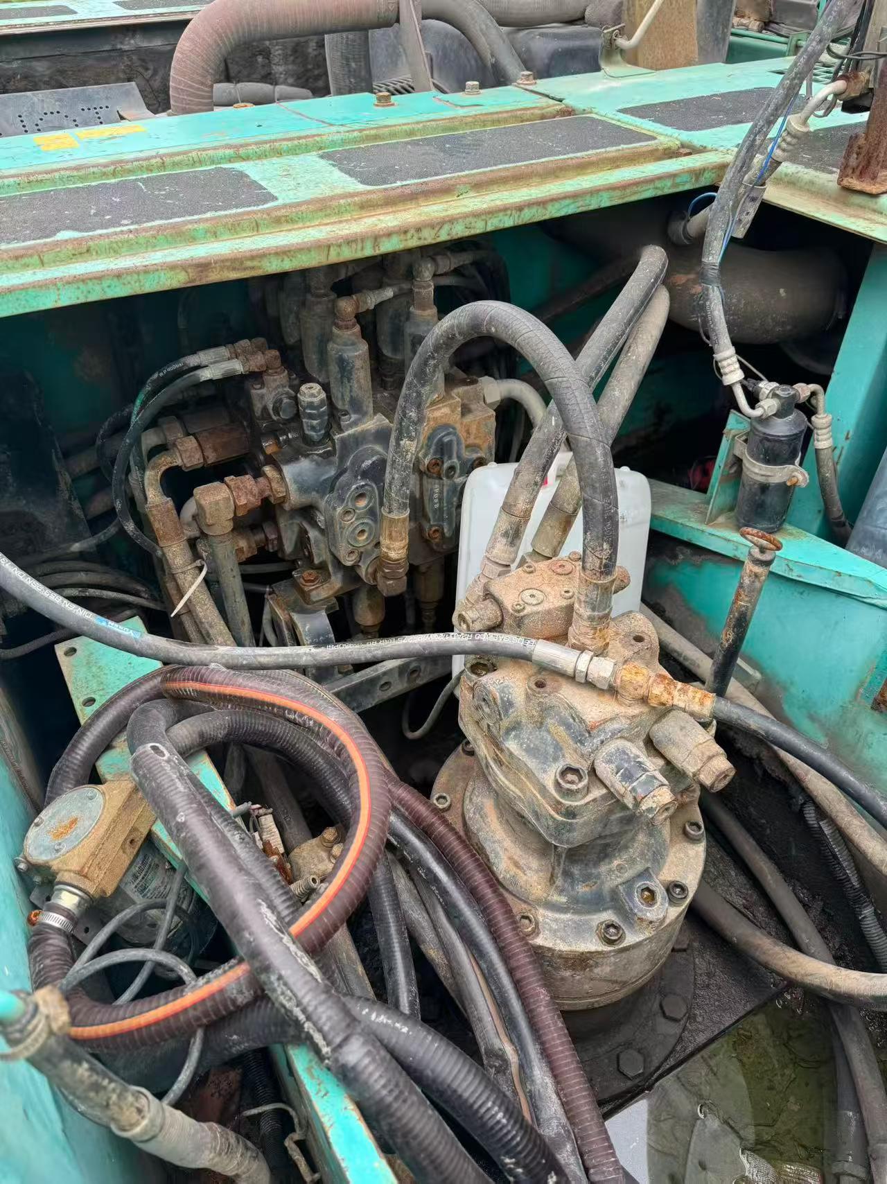 Buy Kobelco SK200-10 Used Excavator / 4 Buy Kobelco SK200-10 Used Excavator / 4