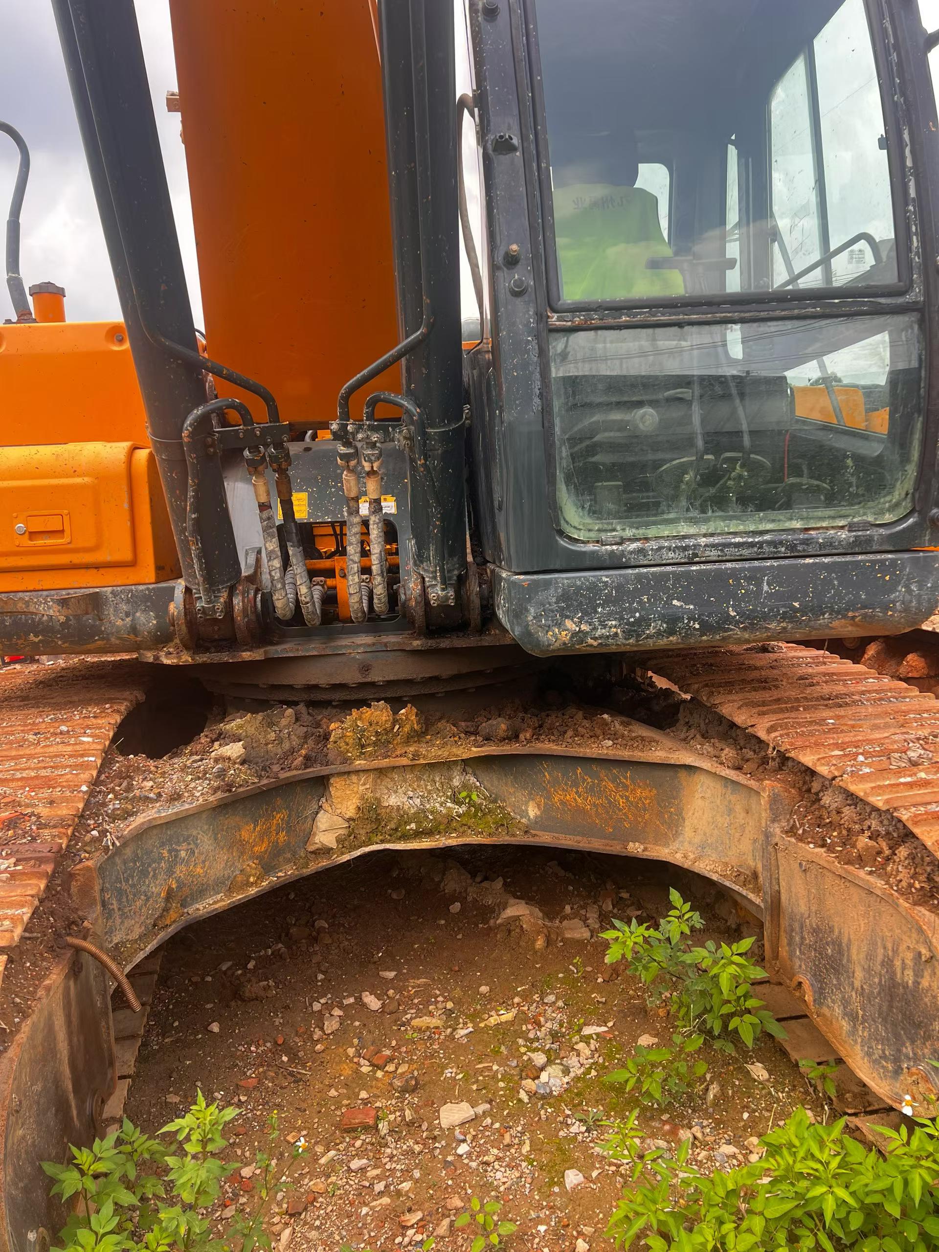Buy Hyundai R215-7 Used Excavator / 2 Buy Hyundai R215-7 Used Excavator / 2
