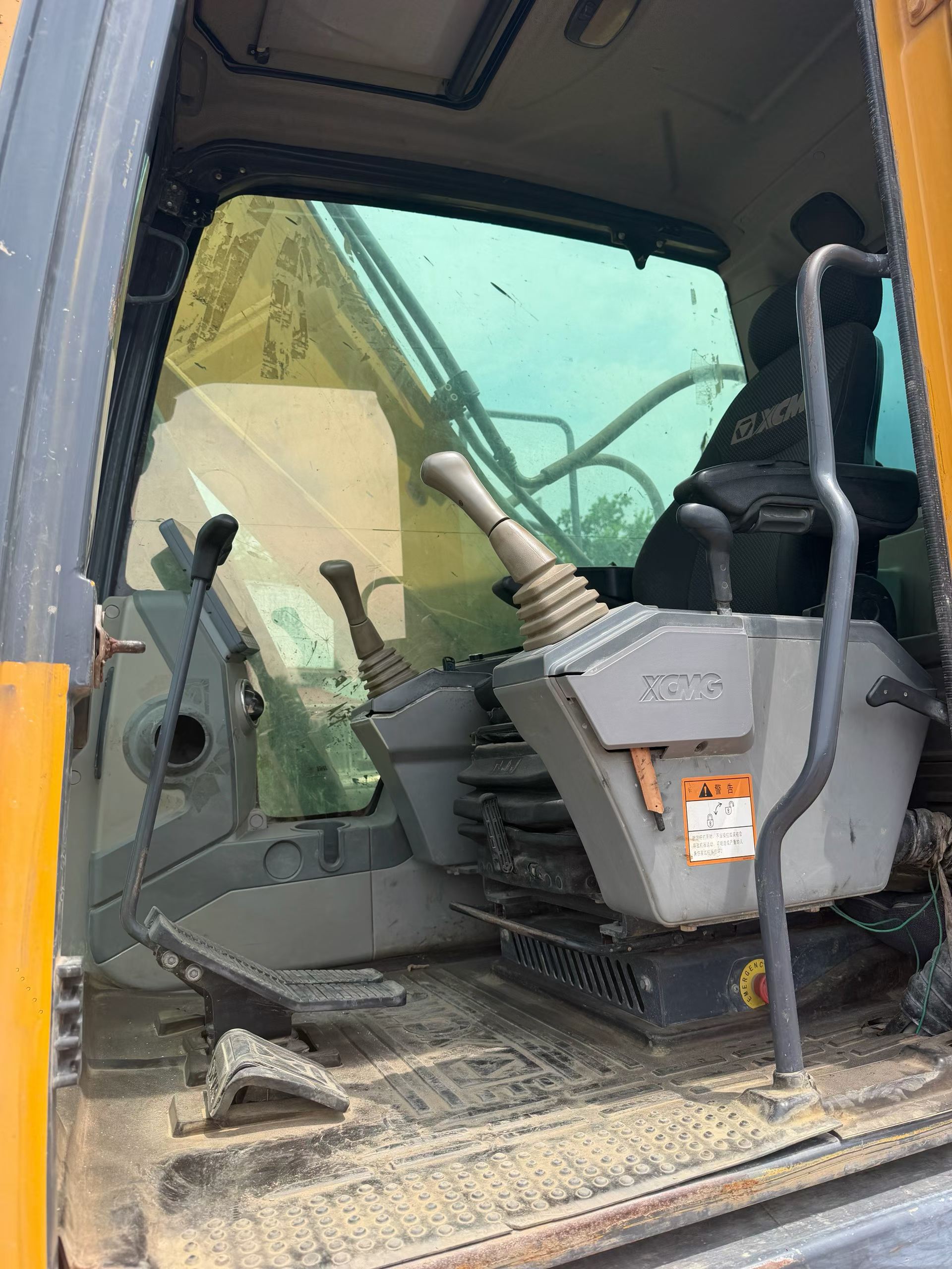 Buy XCMG XE215 Used Excavator / 3 Buy XCMG XE215 Used Excavator / 3