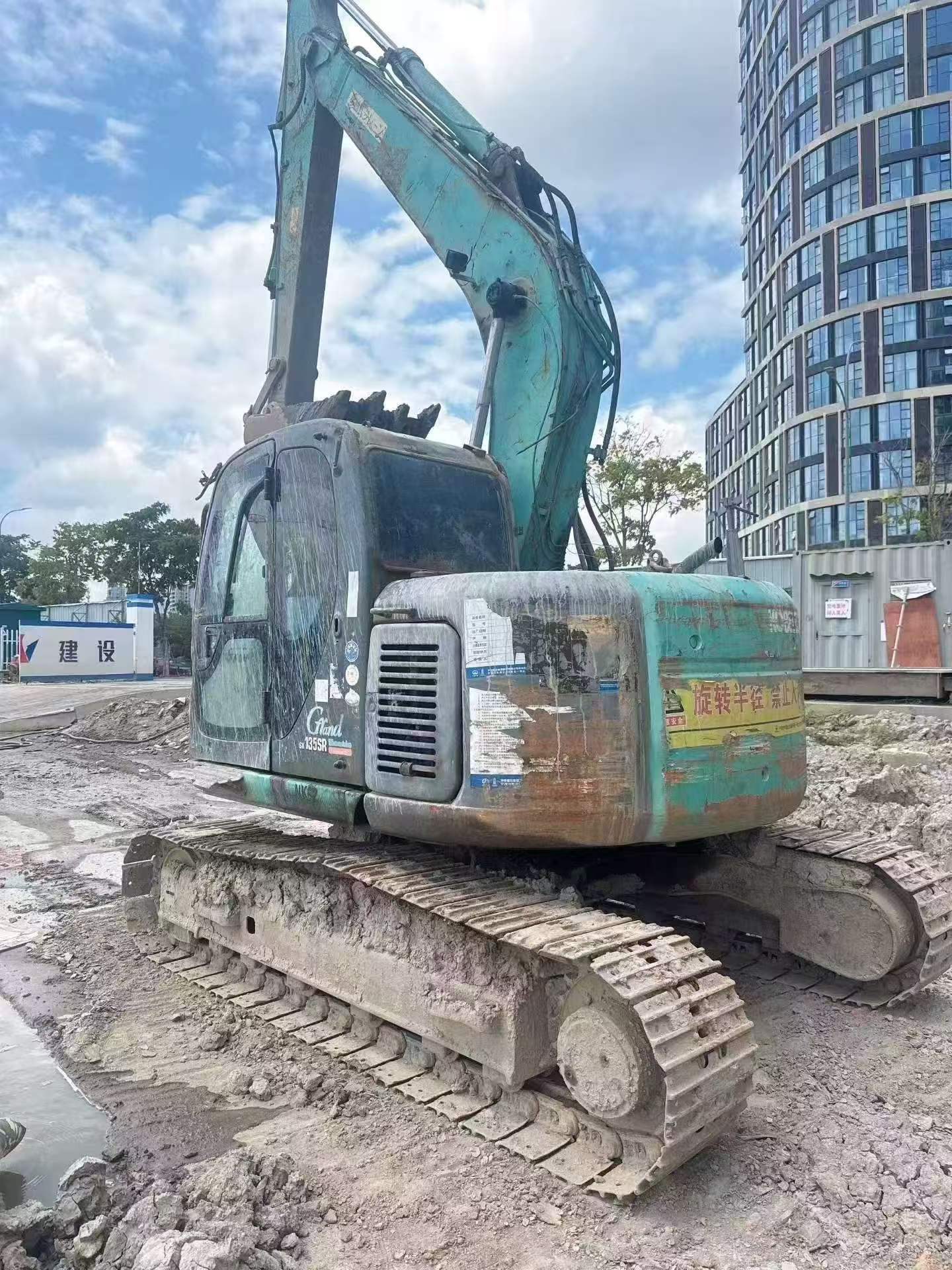 Buy Kobelco SK135 Used Excavator / 1