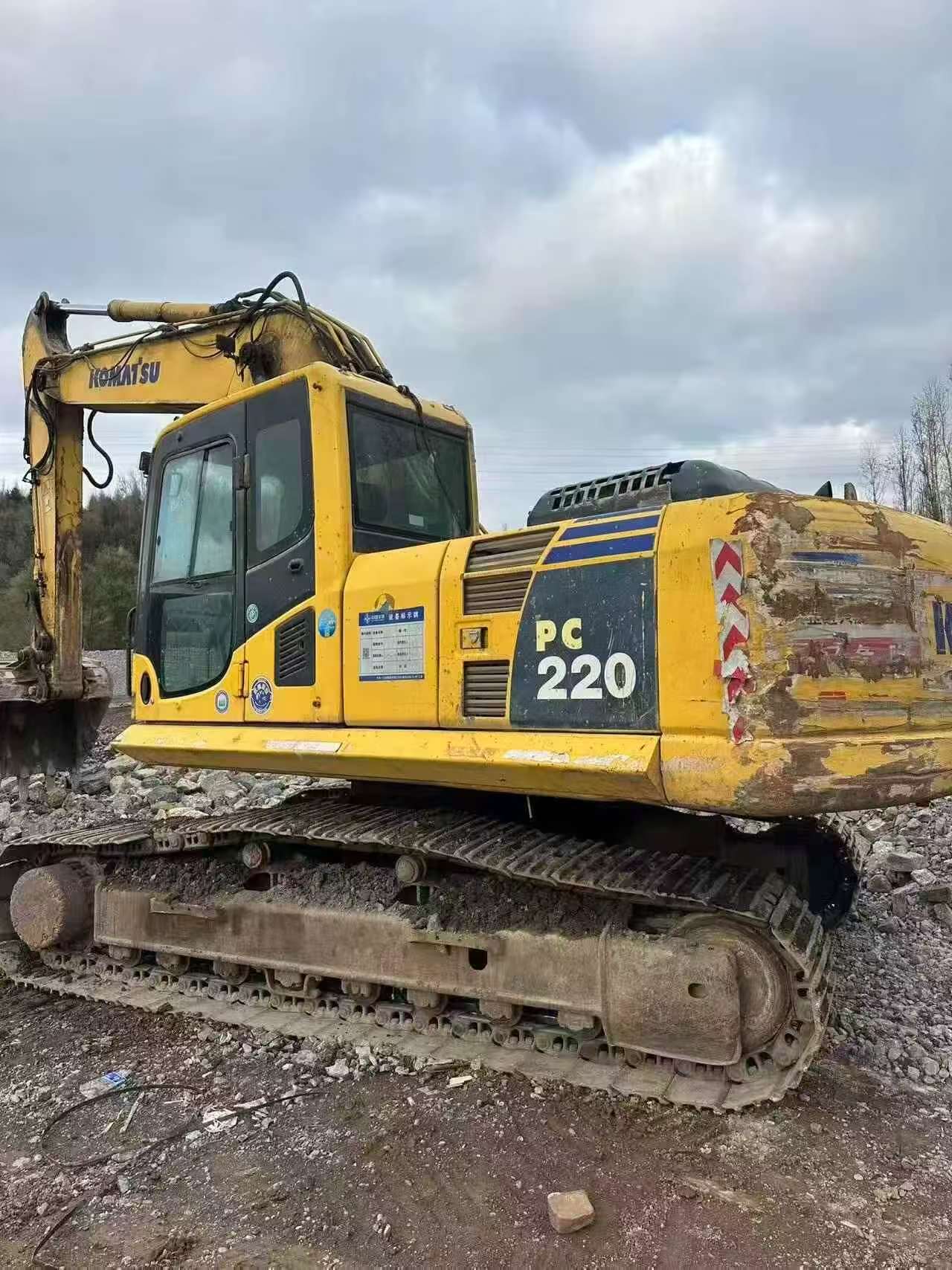 Buy Komatsu PC220-8 Used Excavator / 1