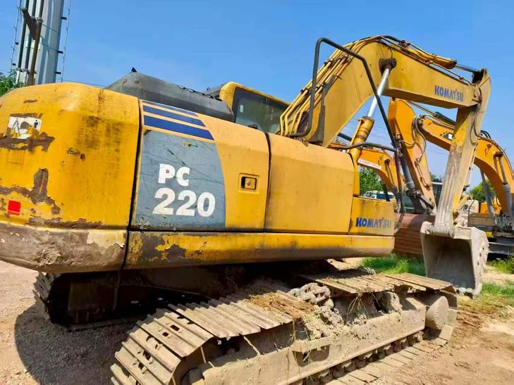 Buy Komatsu PC220 Used Excavator / 1