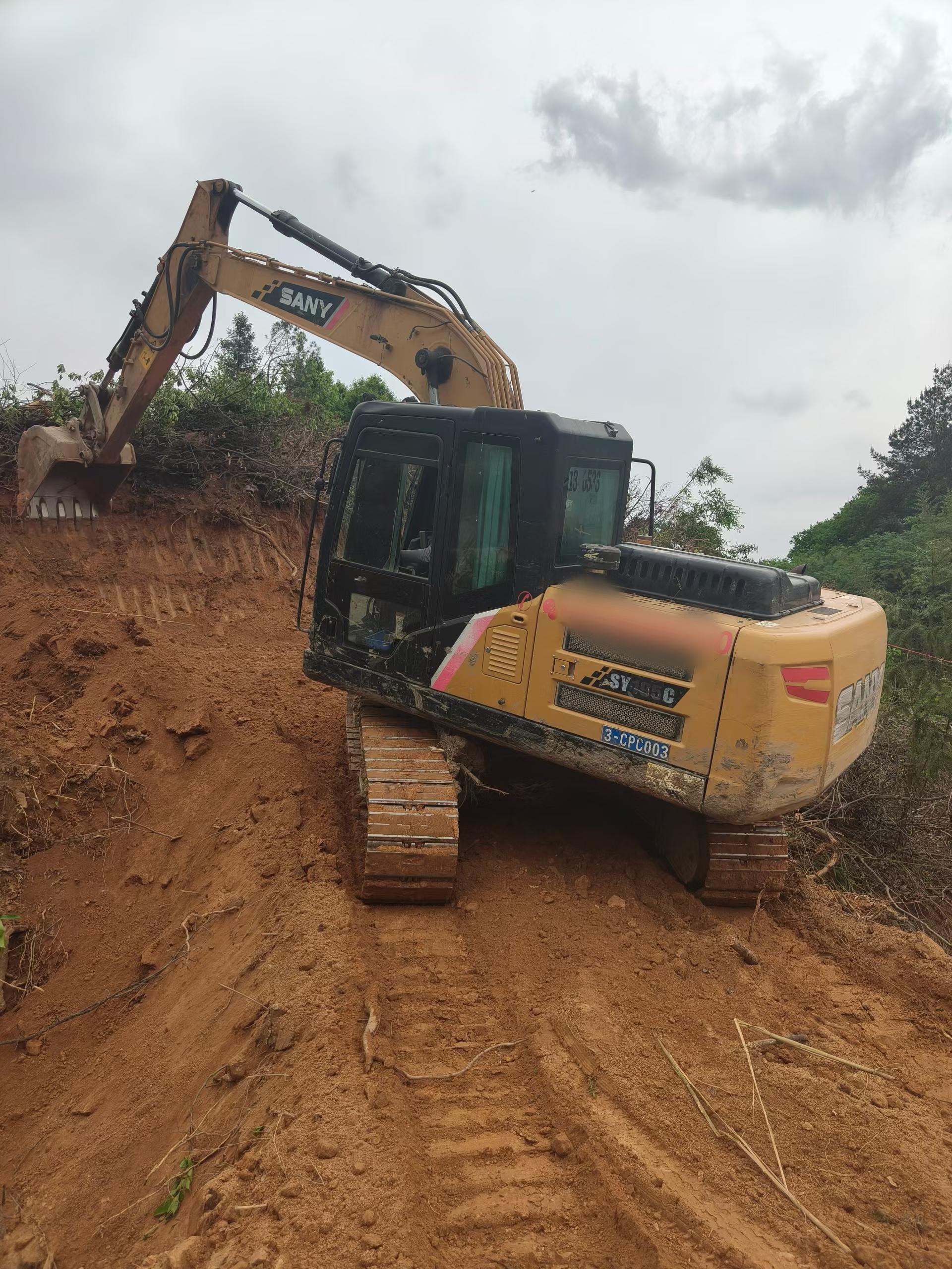 Buy Sany SY135 Used Excavator / 1
