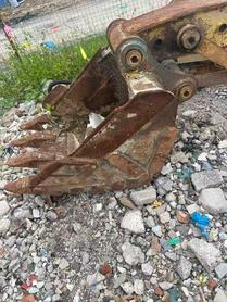 Buy Komatsu PC200 Used Excavator / 2 Buy Komatsu PC200 Used Excavator / 2
