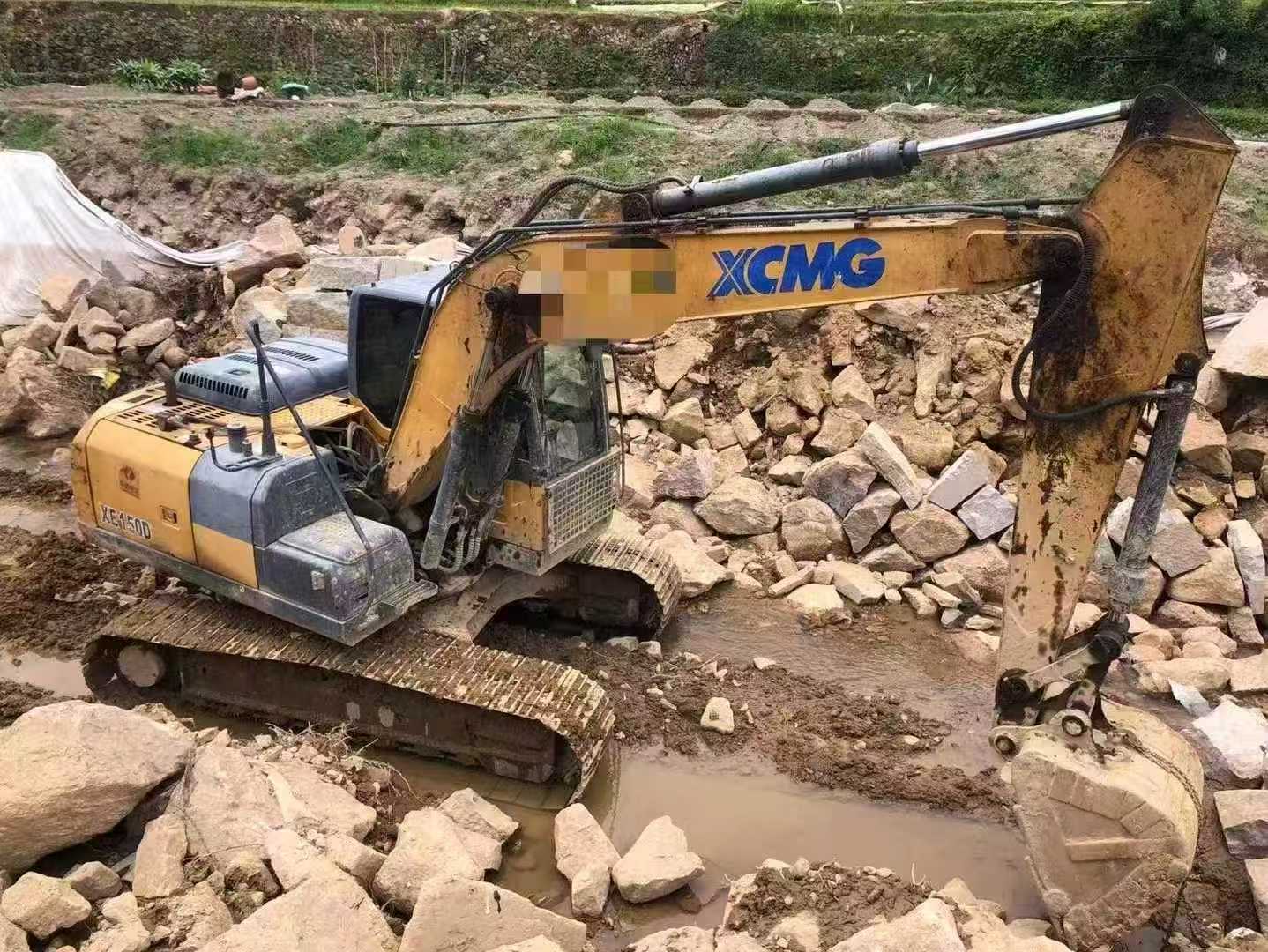 Buy XCMG XE150 Used Excavator / 1