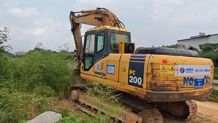 Buy Komatsu PC200-7 Used Excavator / 1