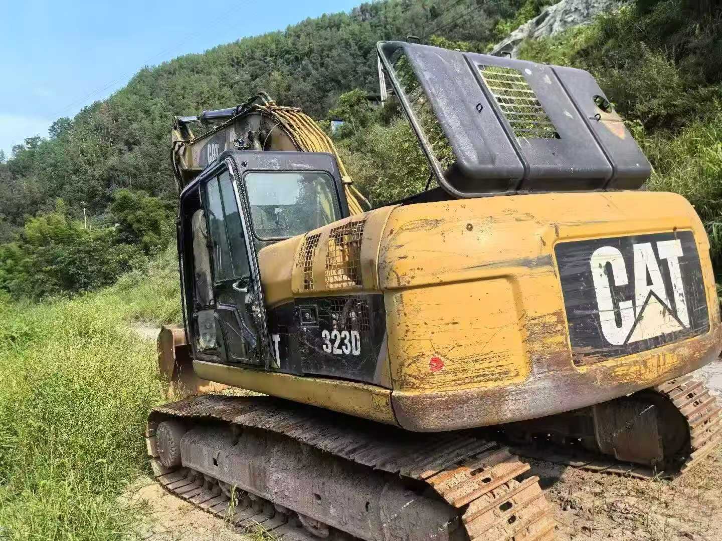 Buy Caterpillar 323DL Used Excavator / 3 Buy Caterpillar 323DL Used Excavator / 3