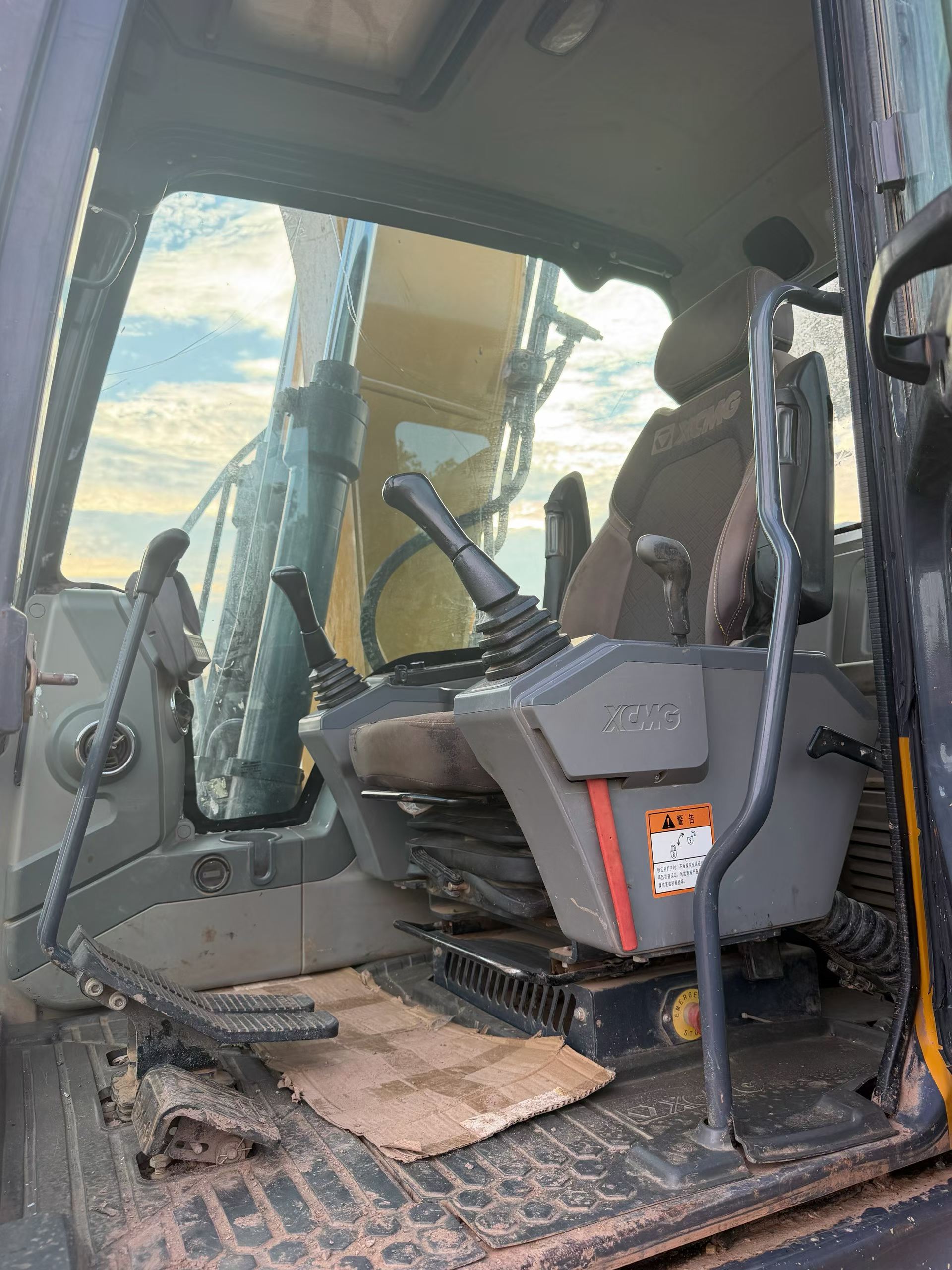 Buy XCMG XE135B Used Excavator / 8 Buy XCMG XE135B Used Excavator / 8