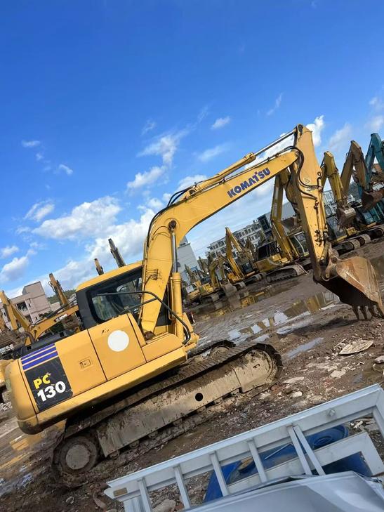 Buy Komatsu PC130-7 Used Excavator / 1
