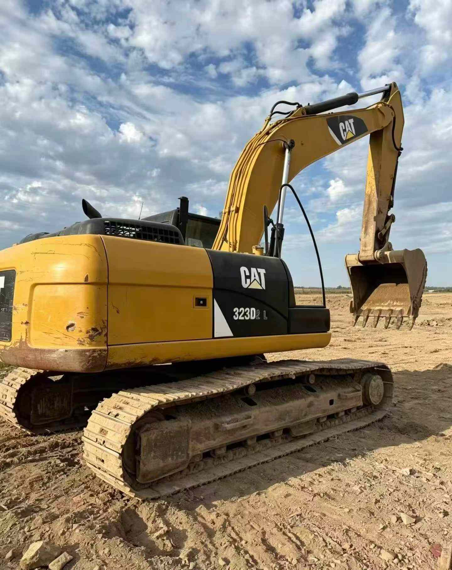 Buy Caterpillar 323D2L Used Excavator / 5 Buy Caterpillar 323D2L Used Excavator / 5
