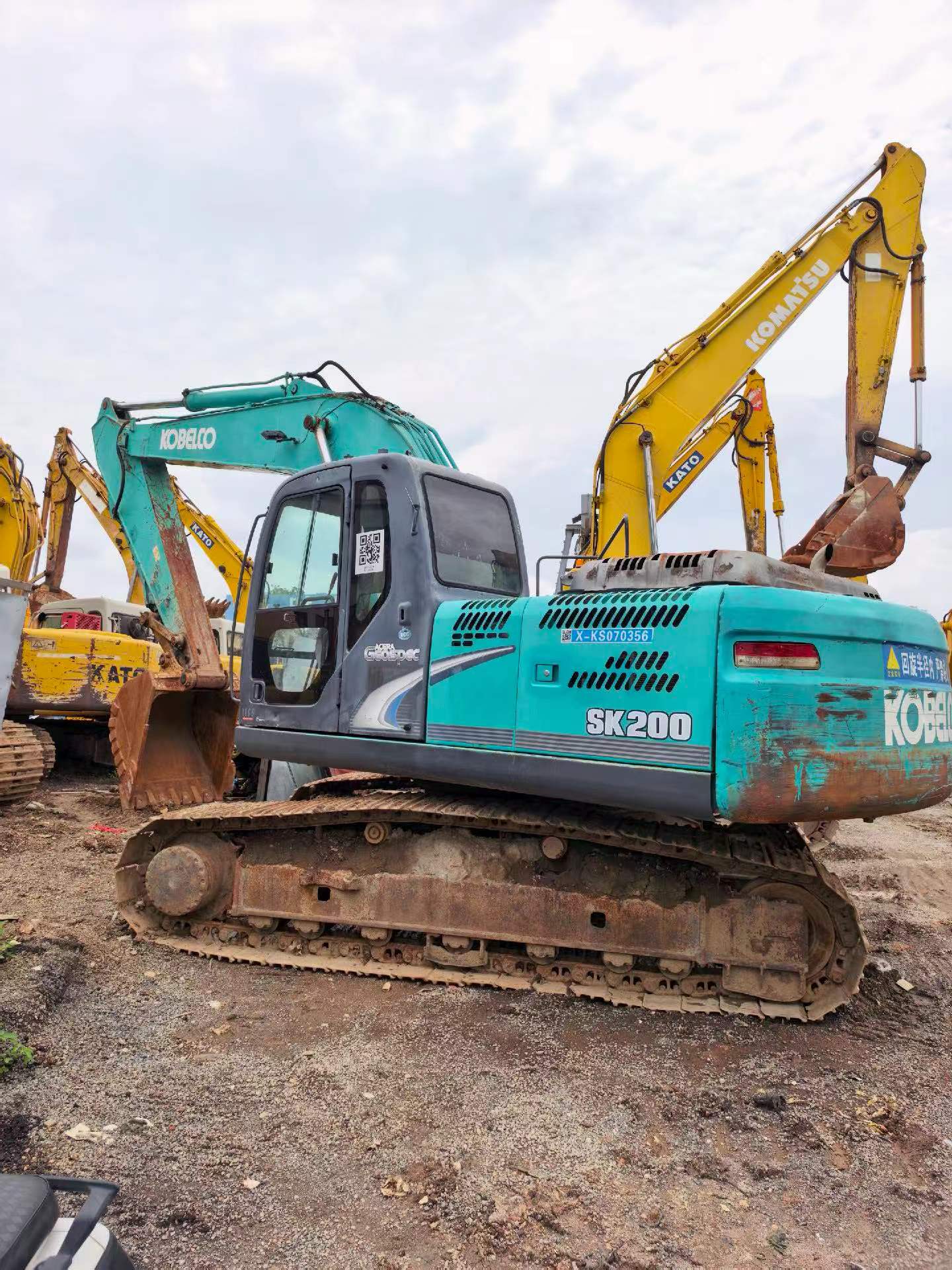 Buy Kobelco SK200 Used Excavator / 2 Buy Kobelco SK200 Used Excavator / 2