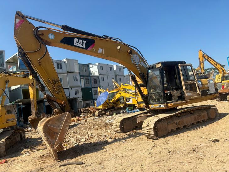Buy Caterpillar 320V2 Used Excavator / 1