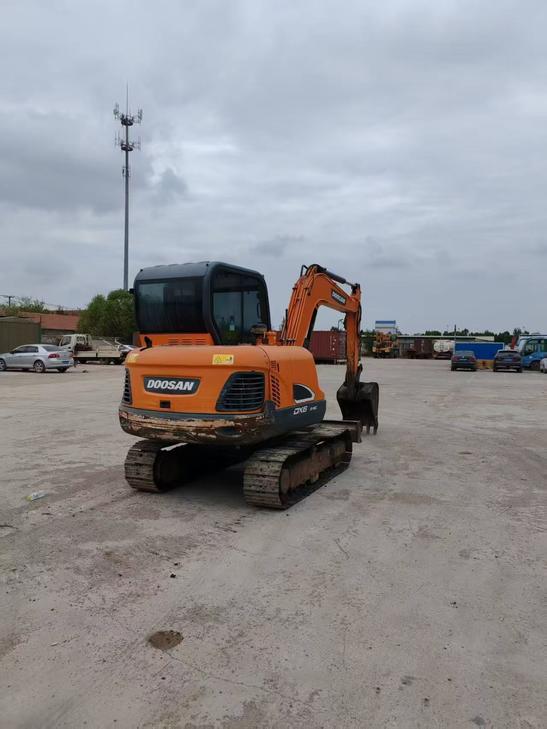 Buy Doosan DH60 Used Excavator / 1