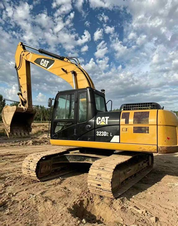 Buy Caterpillar 323D2L Used Excavator / 1