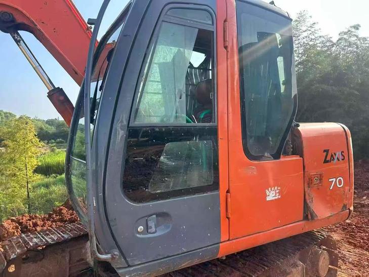 Buy Hitachi EX70 Used Excavator / 1