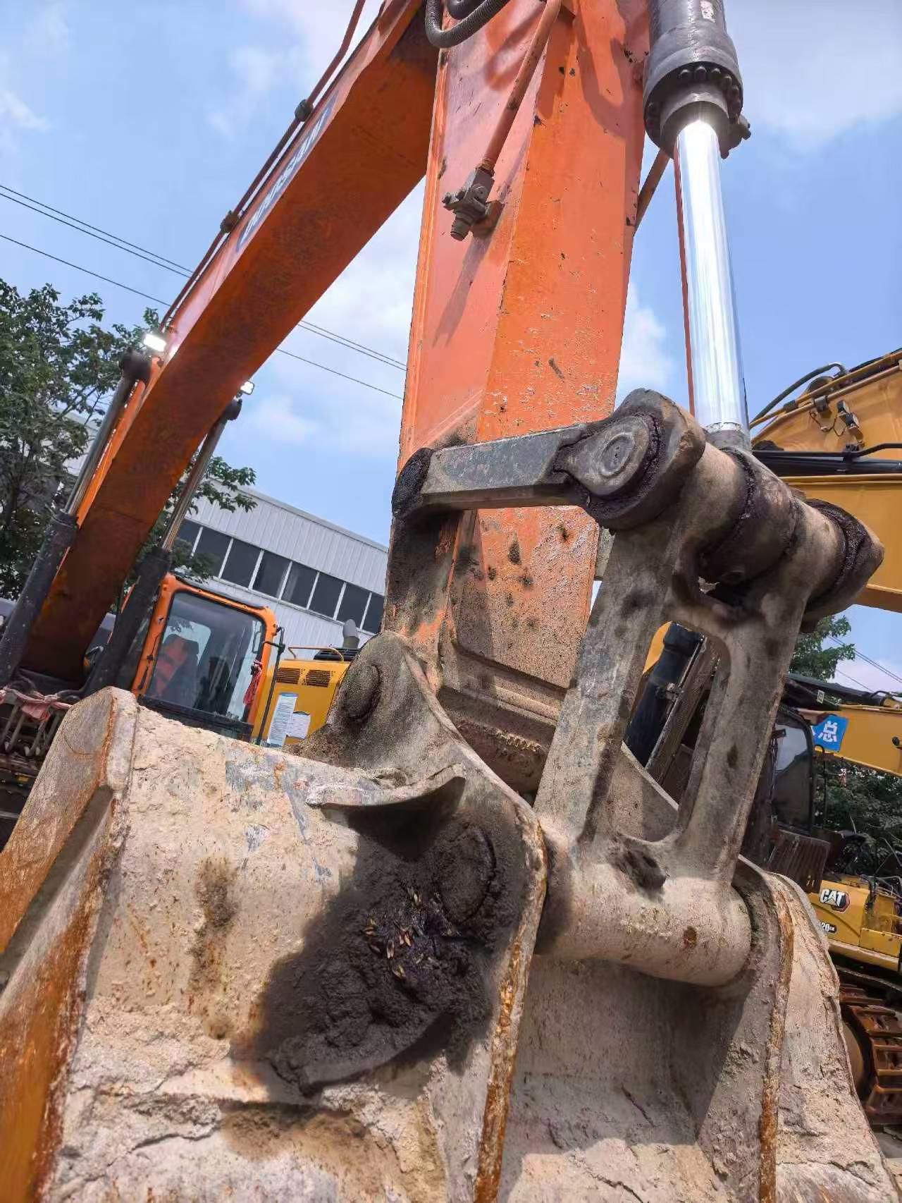 Buy Doosan DL305 Used Excavator / 2 Buy Doosan DL305 Used Excavator / 2