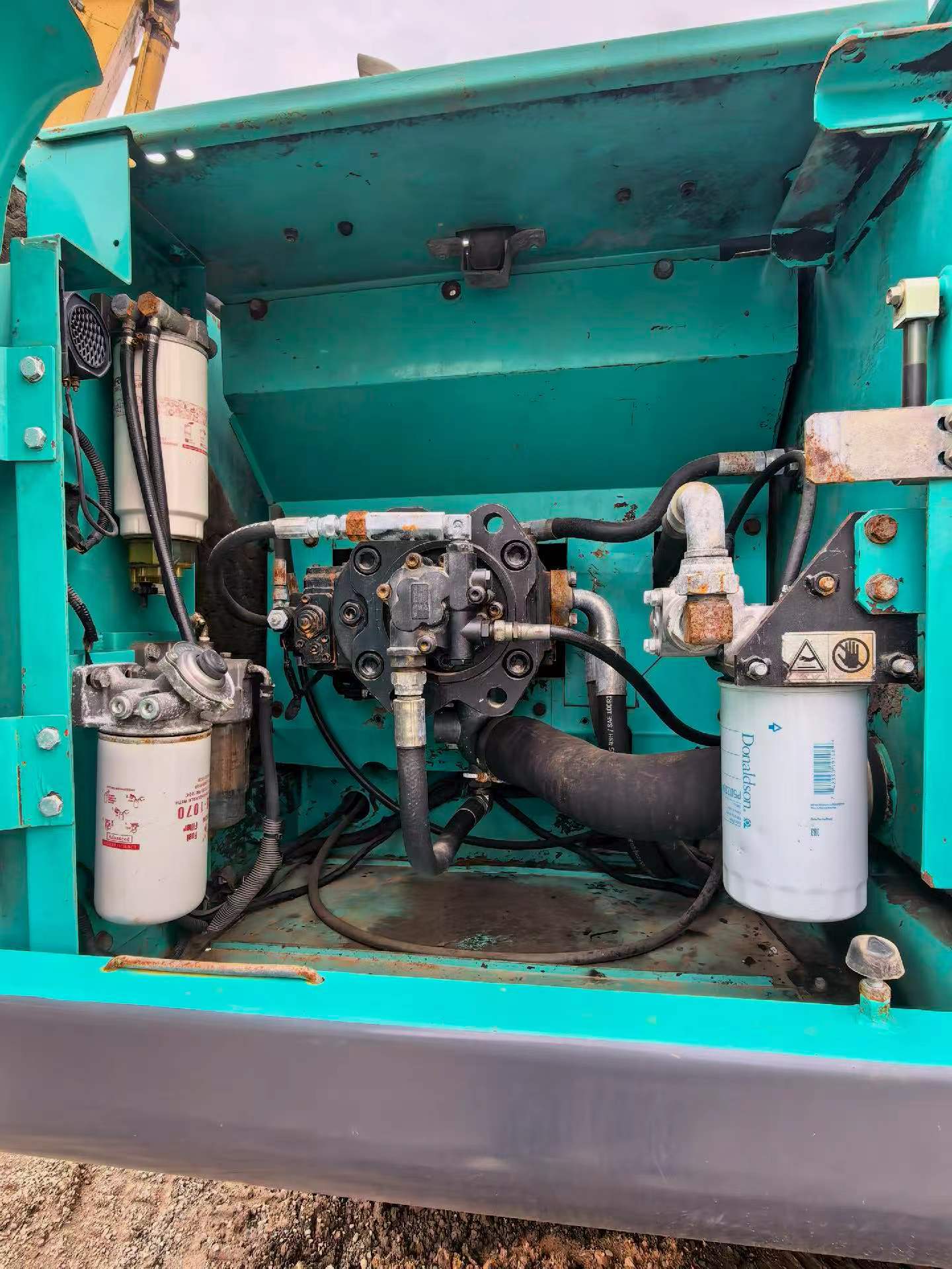 Buy Kobelco SK200 Used Excavator / 3 Buy Kobelco SK200 Used Excavator / 3