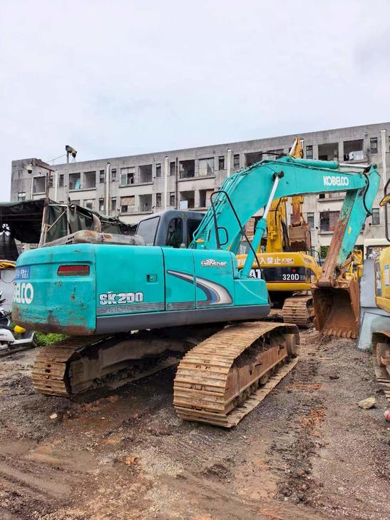 Buy Kobelco SK200 Used Excavator / 1