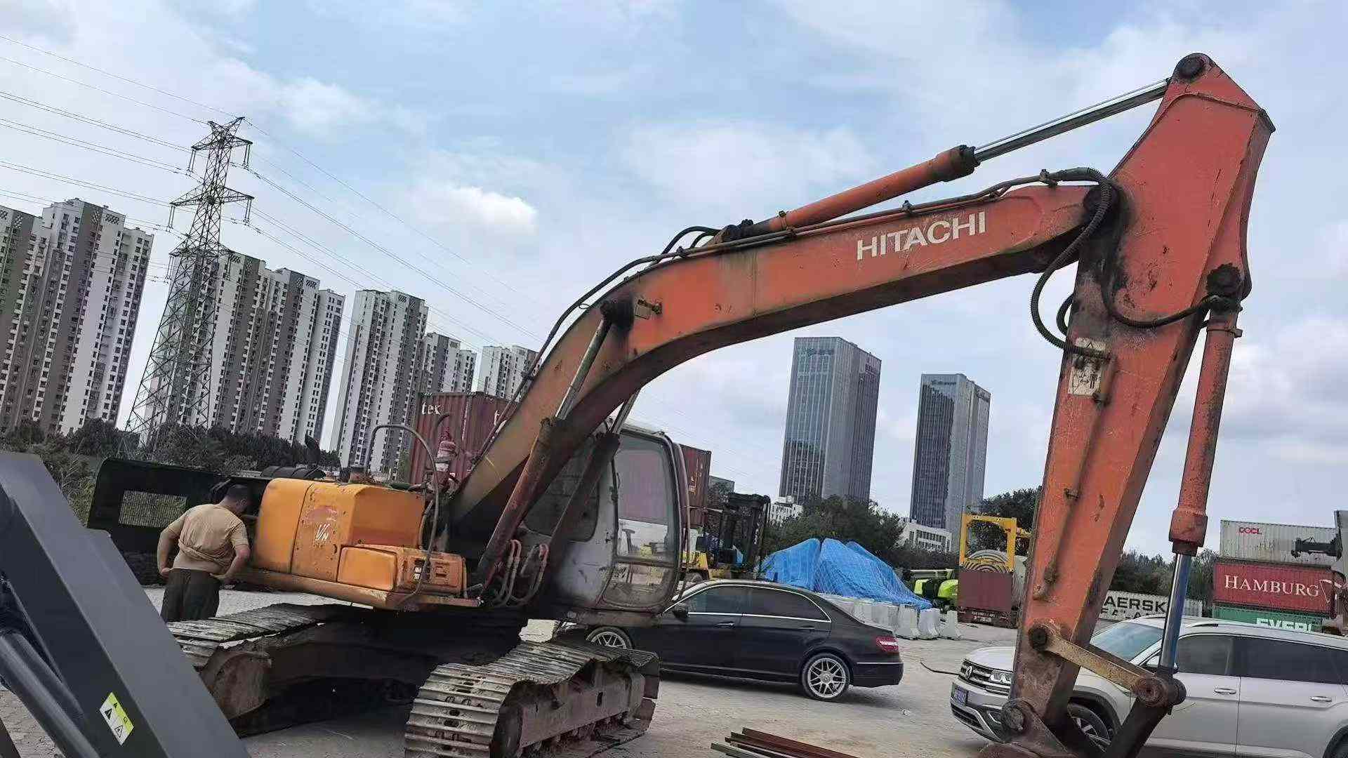 Buy Hitachi EX200-5 Used Excavator / 4