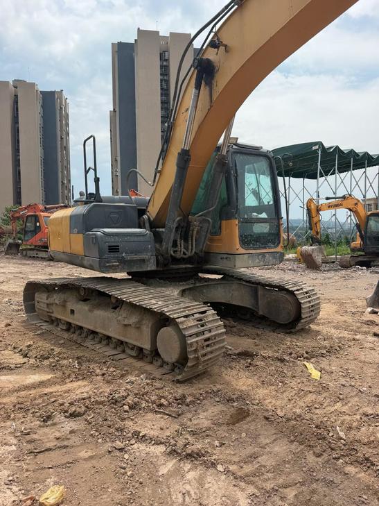 Buy XCMG XE215 Used Excavator / 1