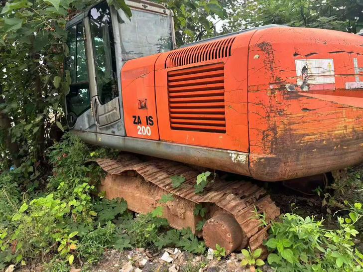 Buy Hitachi EX200-3 Used Excavator / 1