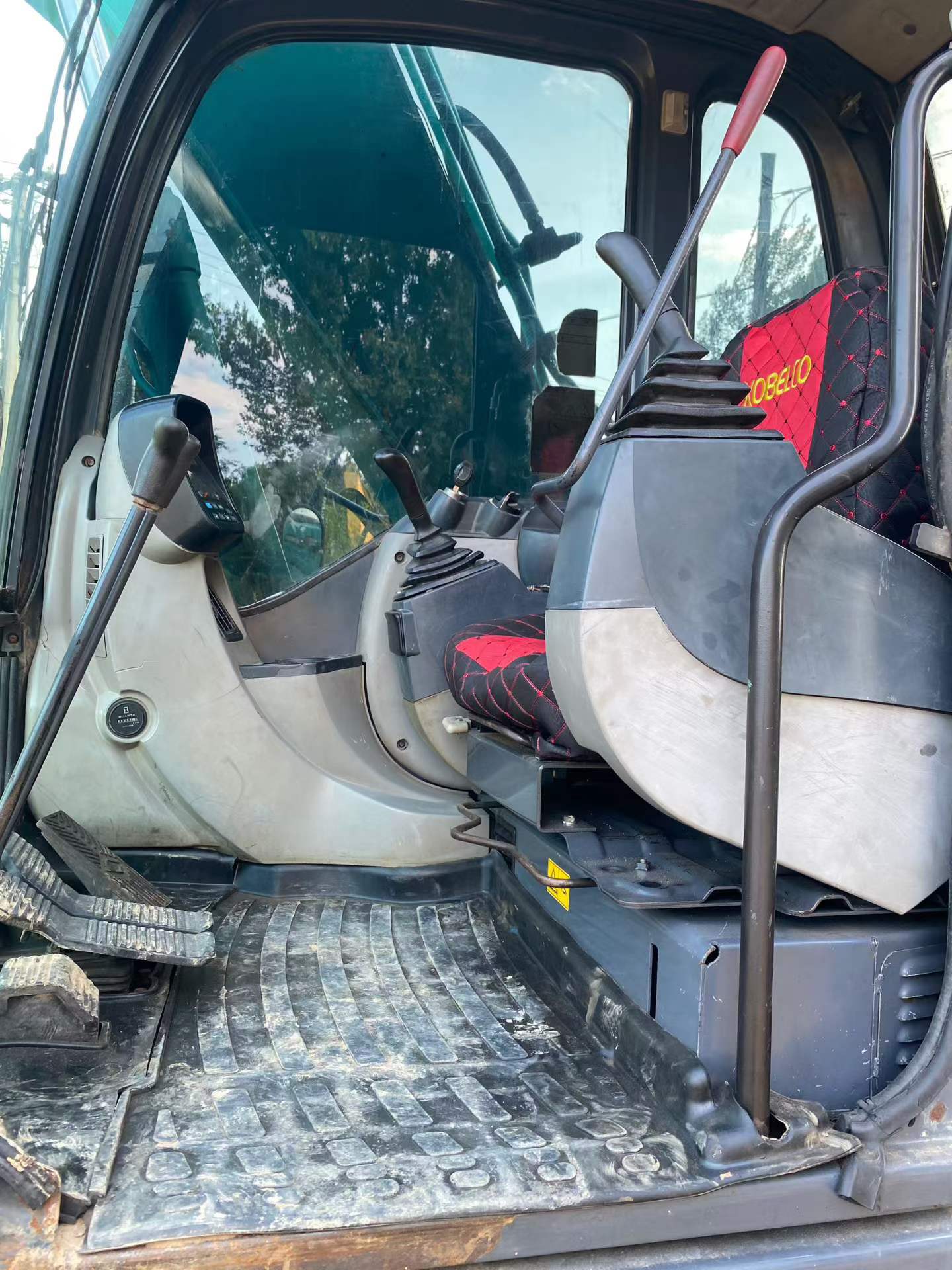 Buy Kobelco SK130 Used Excavator / 1