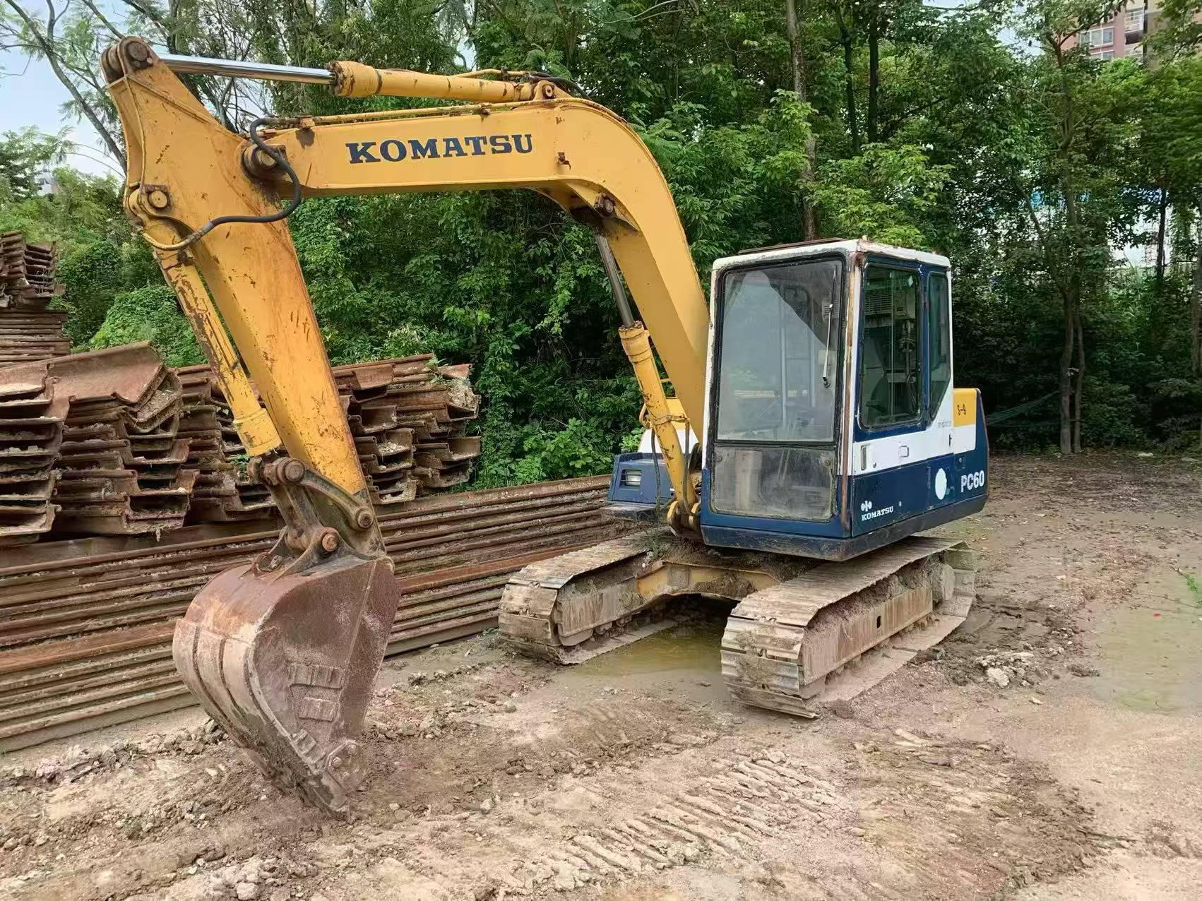 Buy Komatsu PC60-6 Used Excavator / 1