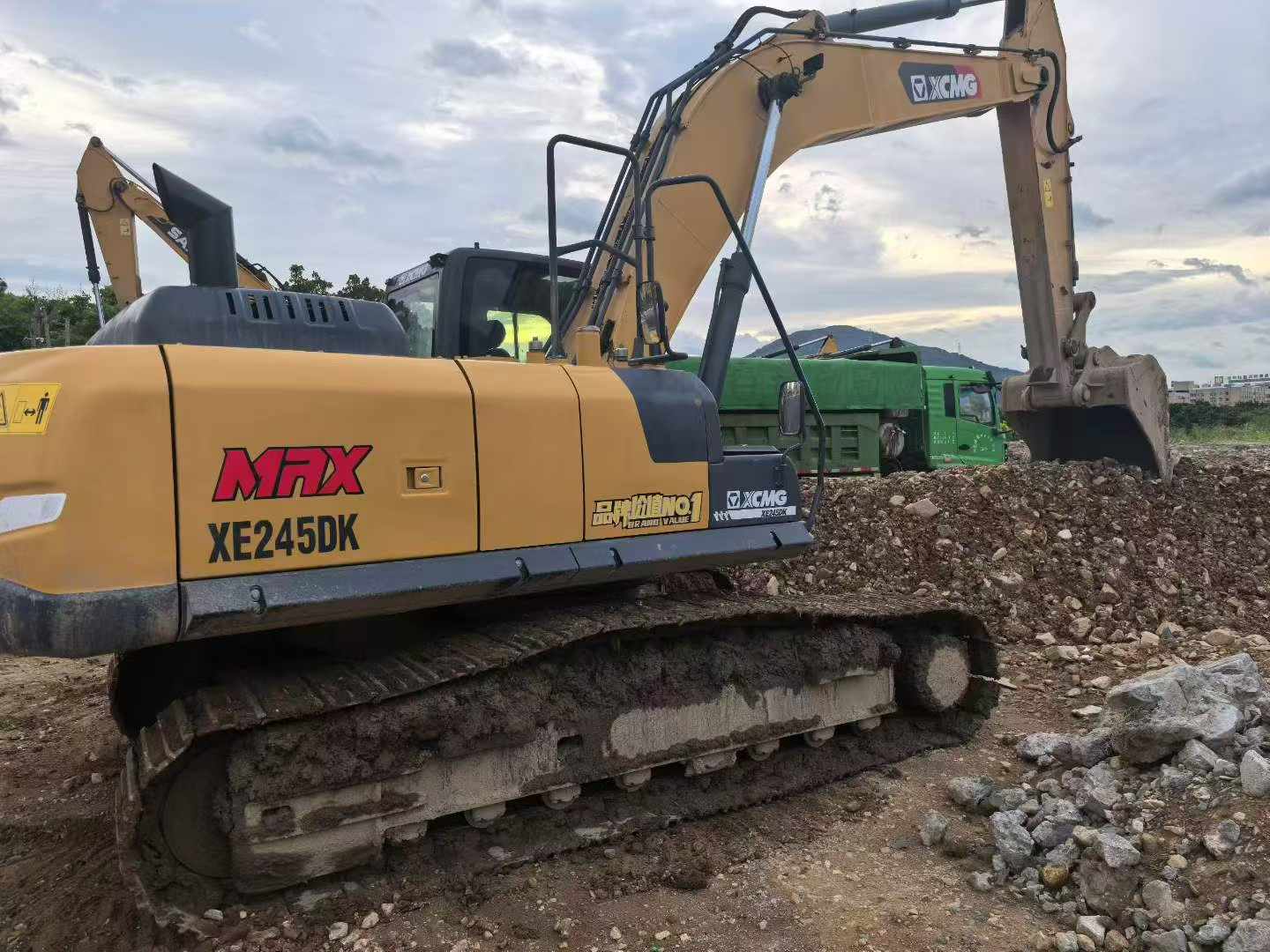 Buy XCMG XE245D Used Excavator / 3 Buy XCMG XE245D Used Excavator / 3