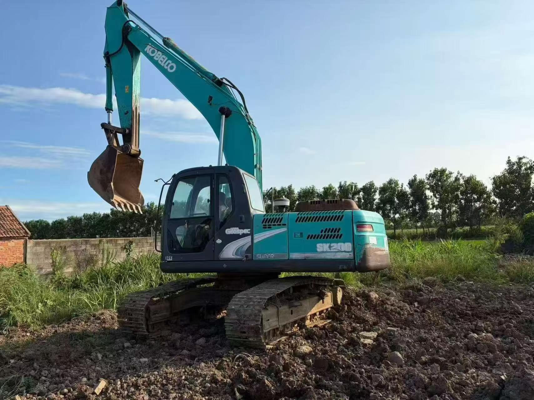 Buy Kobelco SK200 Used Excavator / 2 Buy Kobelco SK200 Used Excavator / 2