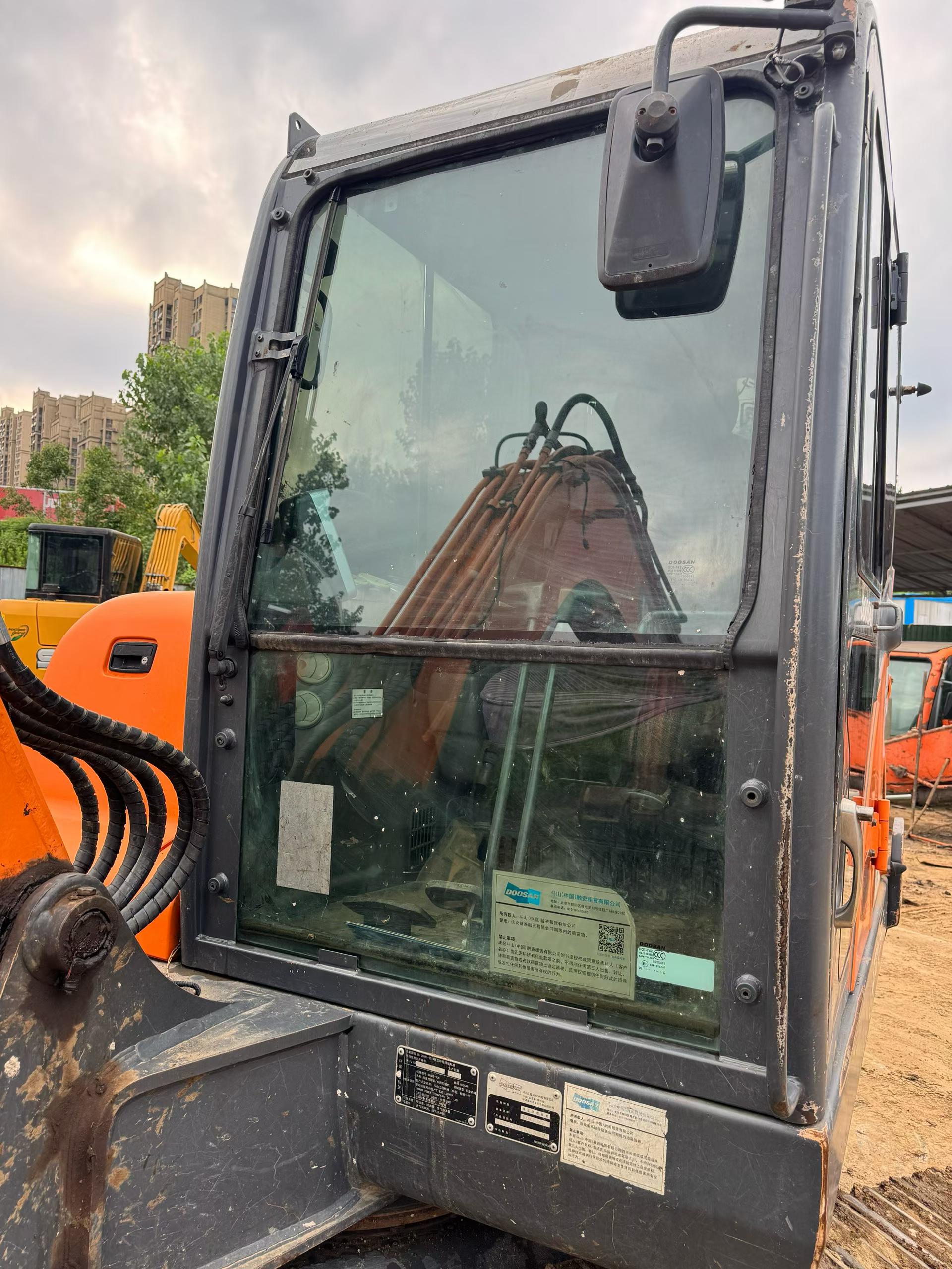 Buy Doosan DH60 Used Excavator / 6 Buy Doosan DH60 Used Excavator / 6