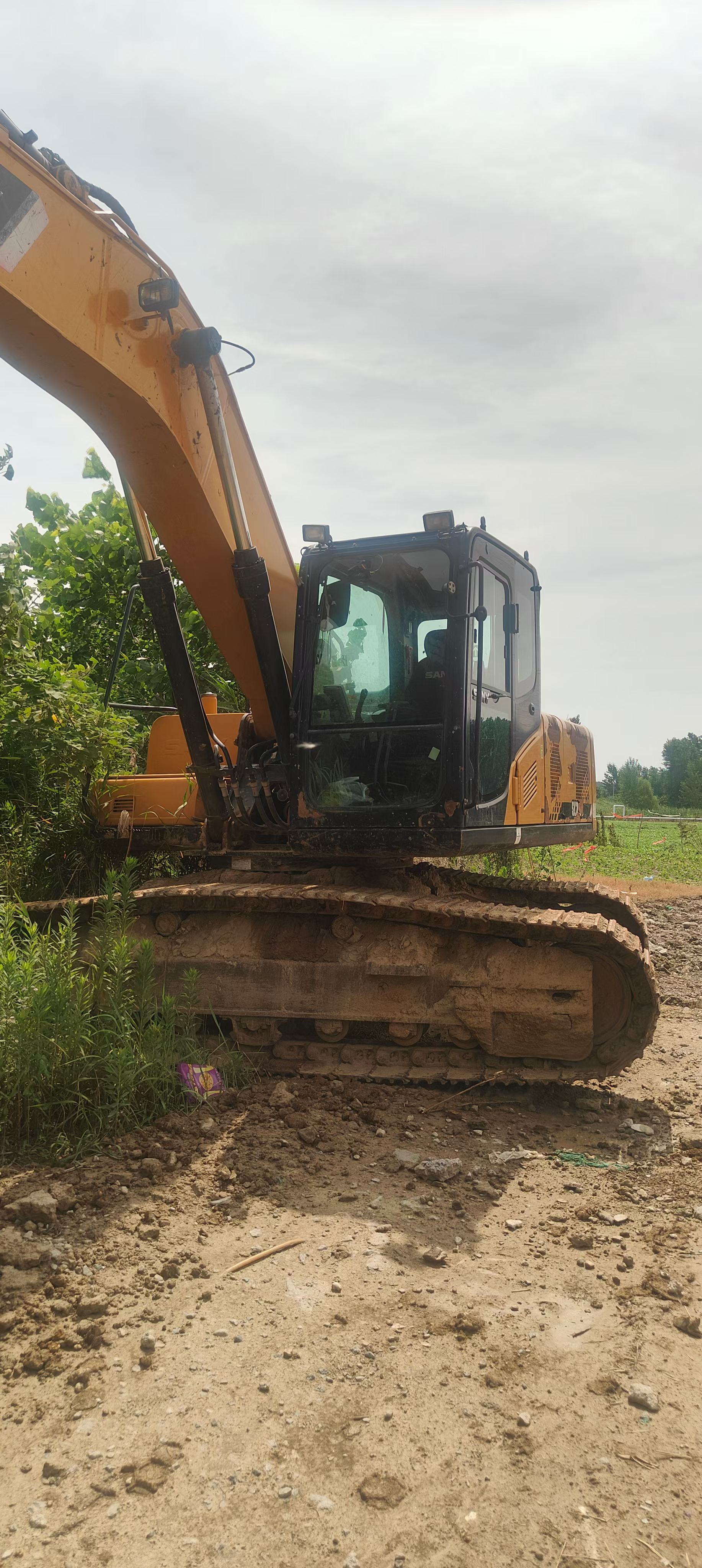 Buy Sany SY200C Used Excavator / 3 Buy Sany SY200C Used Excavator / 3
